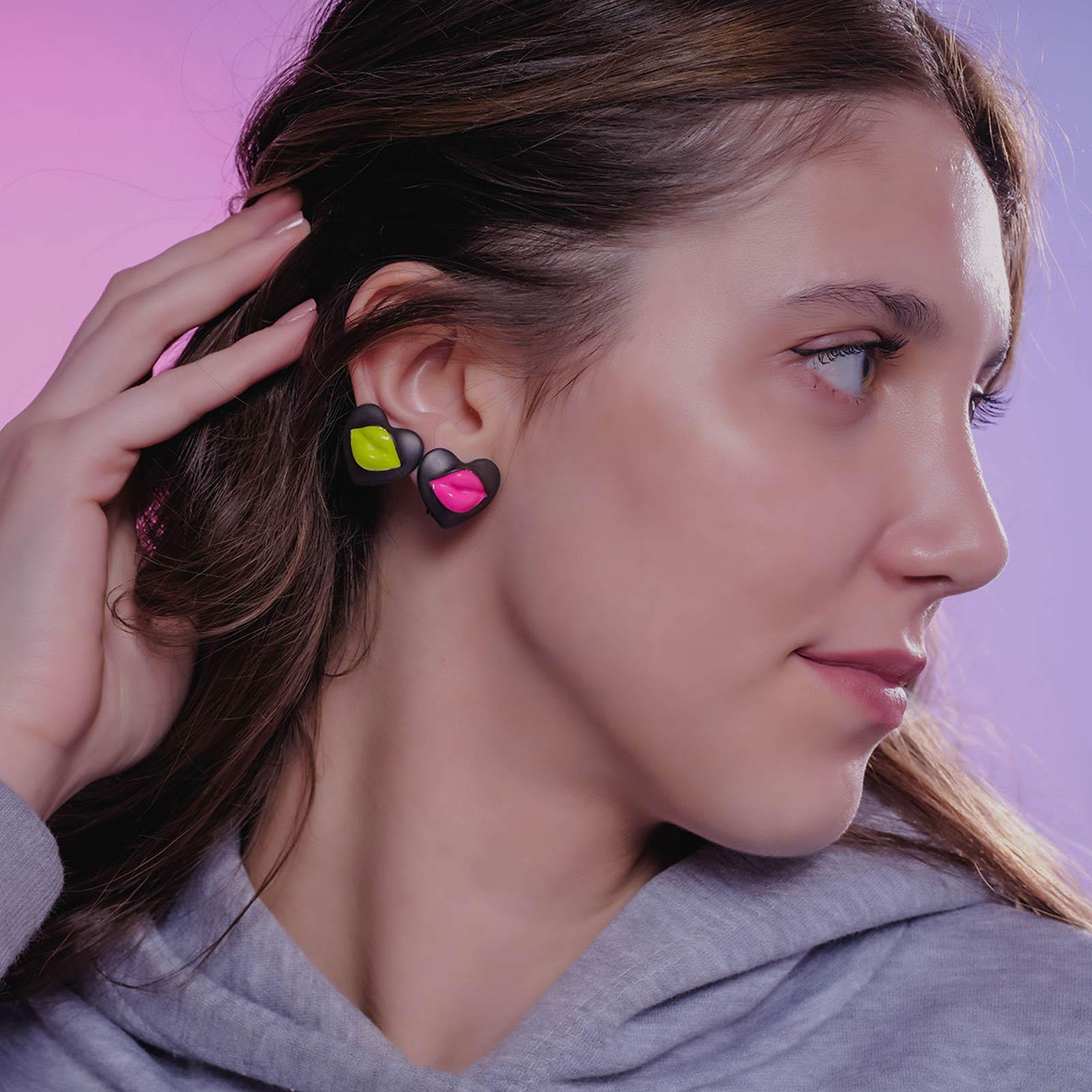 Pendiente sencillo Naimah Love Lips Rouge, rosa neón en venta 2