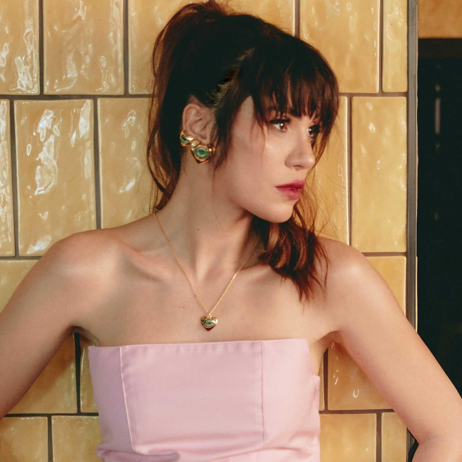 Pendientes Naimah Mini Love Lips Verde Corte brillante en venta