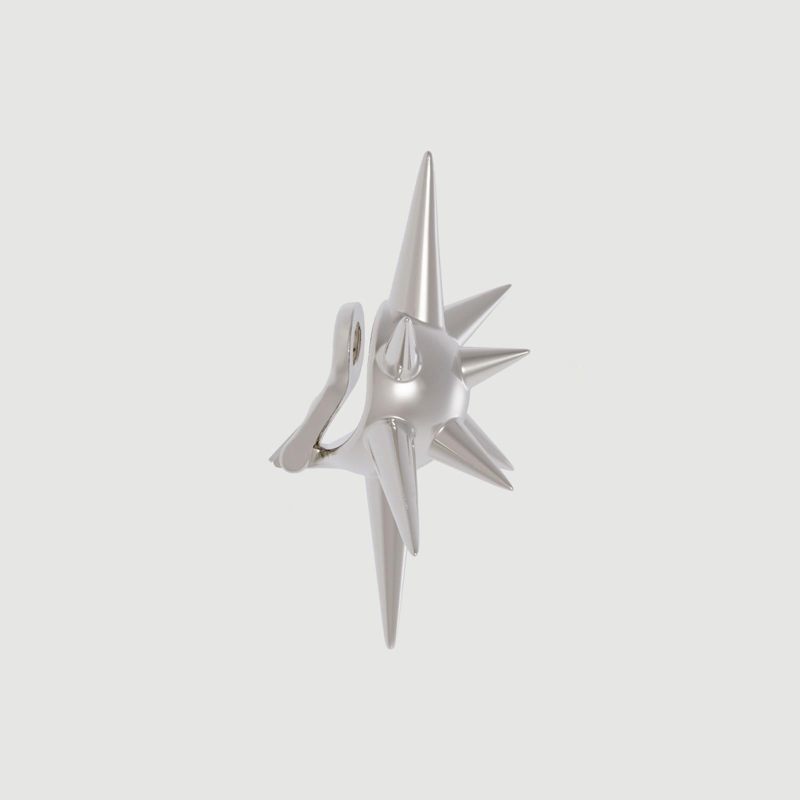Femme Fatale

Elle porte le danger comme une couronne, intrépide et sauvage, une force avec laquelle il faut compter.

Argent Sterling, Rhodium 
Clip-on
Dimensions : 42mm
Fabriqué à la main à Istanbul