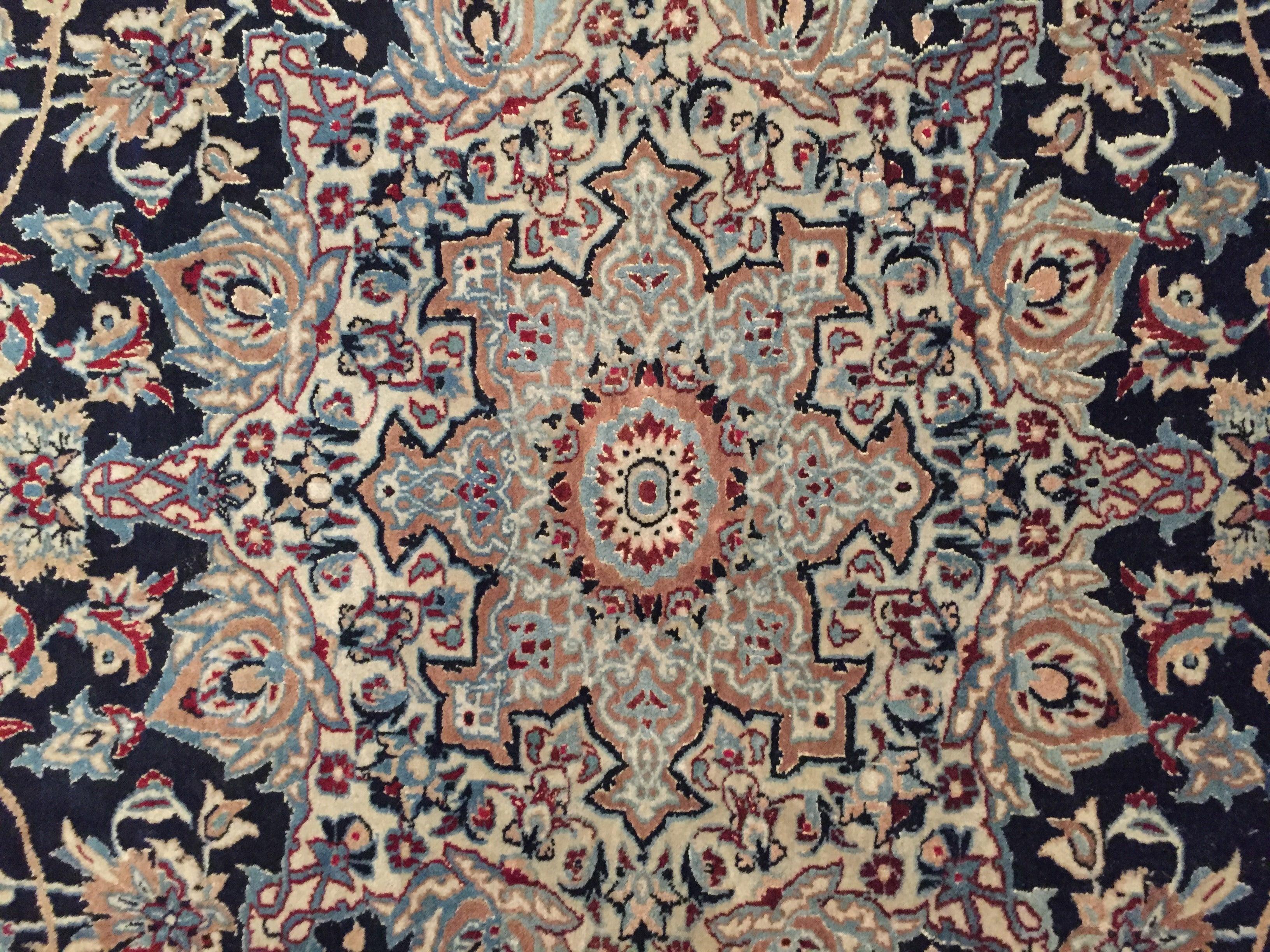 Nain-Teppich aus Korkwolle mit Seide, sehr fein geknüpft (20. Jahrhundert) im Angebot