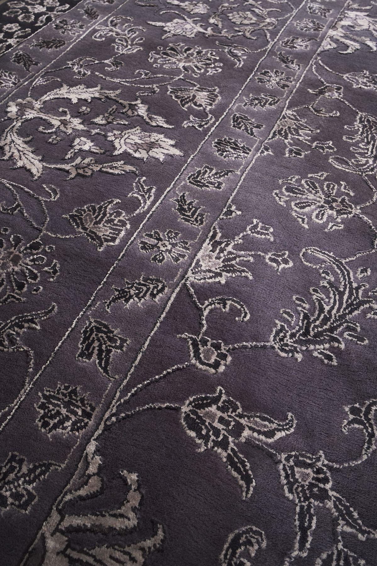Inspired by traditional Nain carpets, this carpet updates the classic Oriental style by reversing the typical colours, ranging from a grey background, outlined in black, with white silk details.
A modern version for a timeless design, hand-knotted