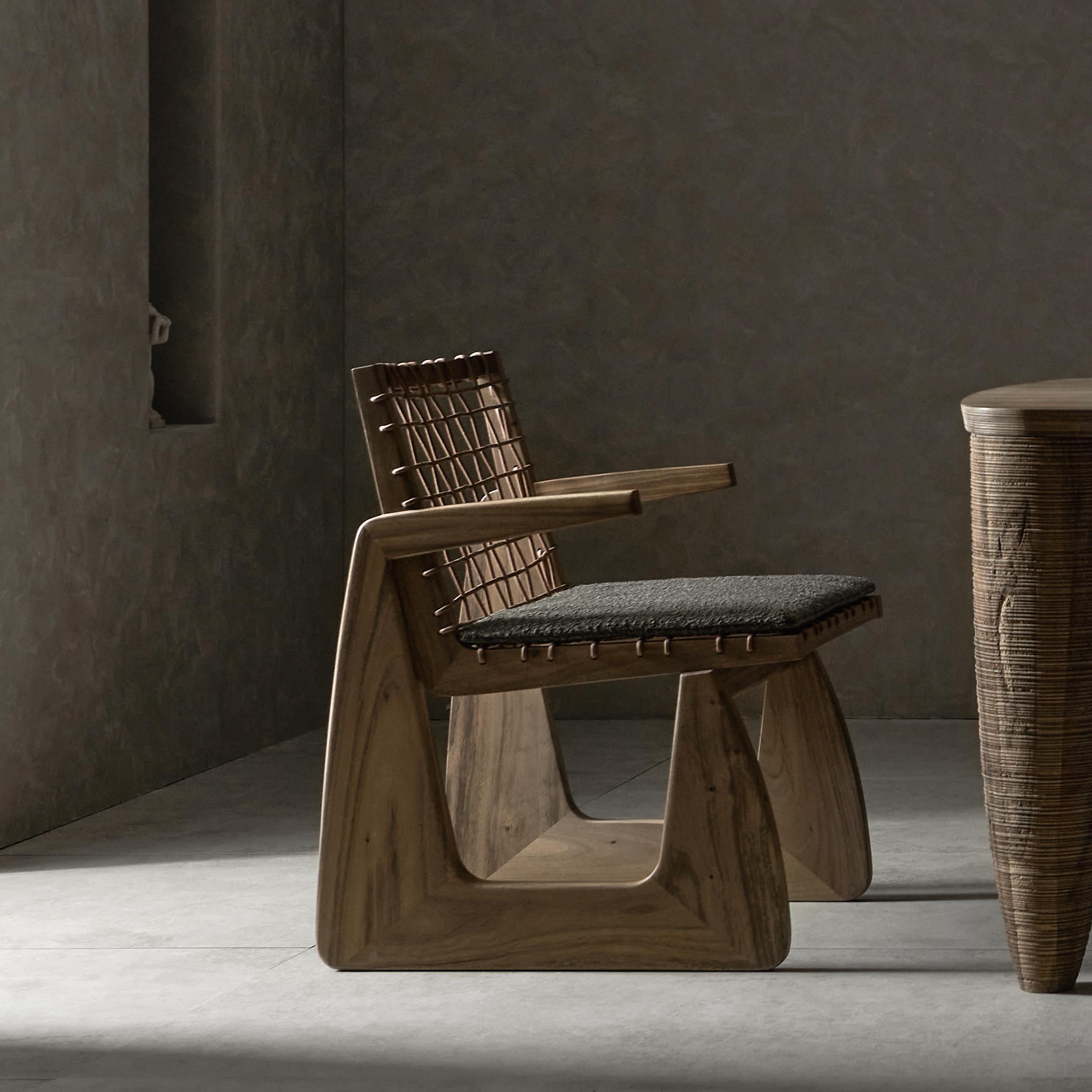 Poltrona Naive di DAaZ
Dimensioni: D 62 x L 52,5 x H 78 cm.
Materiali: Albizzia, spago, tessuto.


DAaZ Furniture onora lo spirito di avventura. Accettiamo l'evasione dall'ordinario e ci rallegriamo della magia che si trova nell'inaspettato. La