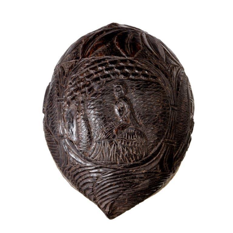 Naïve Coconut Shell “Bugbear” Powder Flask In Good Condition In Lymington, Hampshire