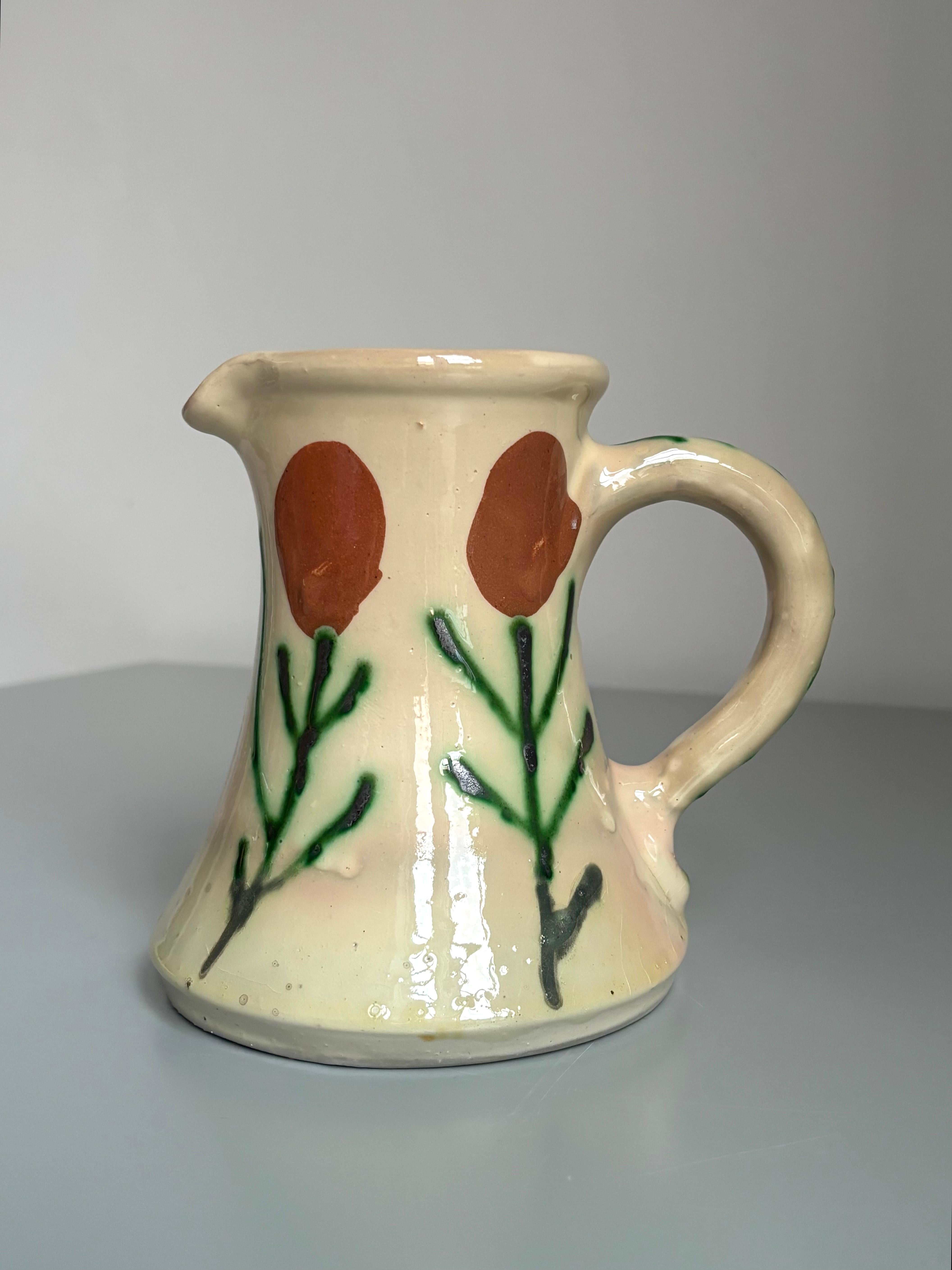Naïve Floral Pitcher Vase, circa 1950s (Moderne der Mitte des Jahrhunderts) im Angebot
