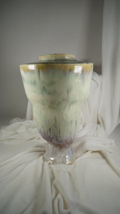 Vase en grès d'inspiration espagnole vert et violet de Hania Jneid