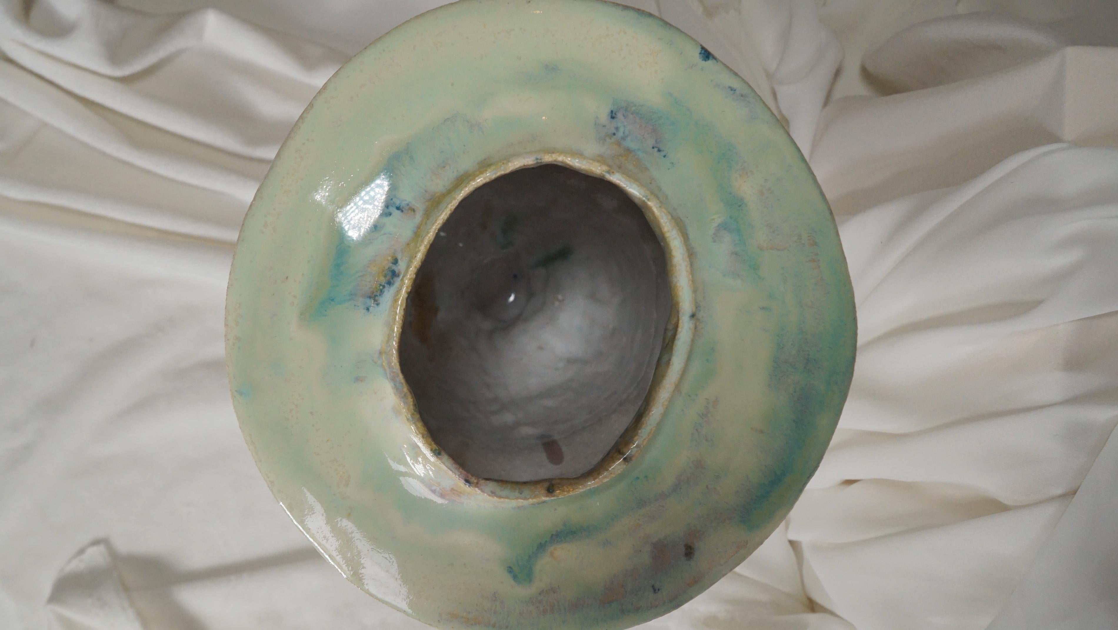 Neorinascimentale Vaso in gres verde e viola di ispirazione spagnola di Hania Jneid in vendita
