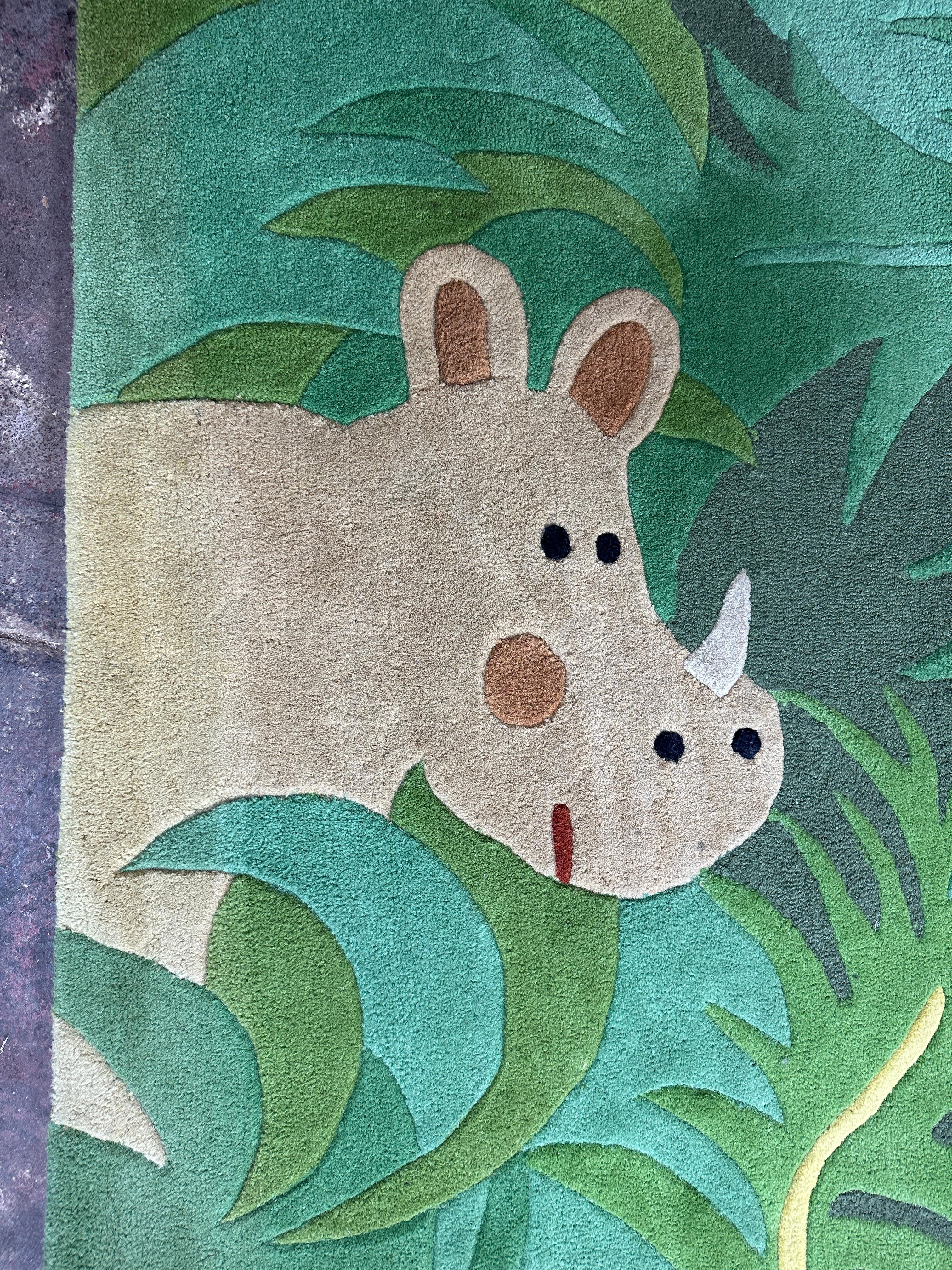 Naive Dschungeltiere Grüner Wollteppich für Kinderzimmer (amerikanisch) im Angebot