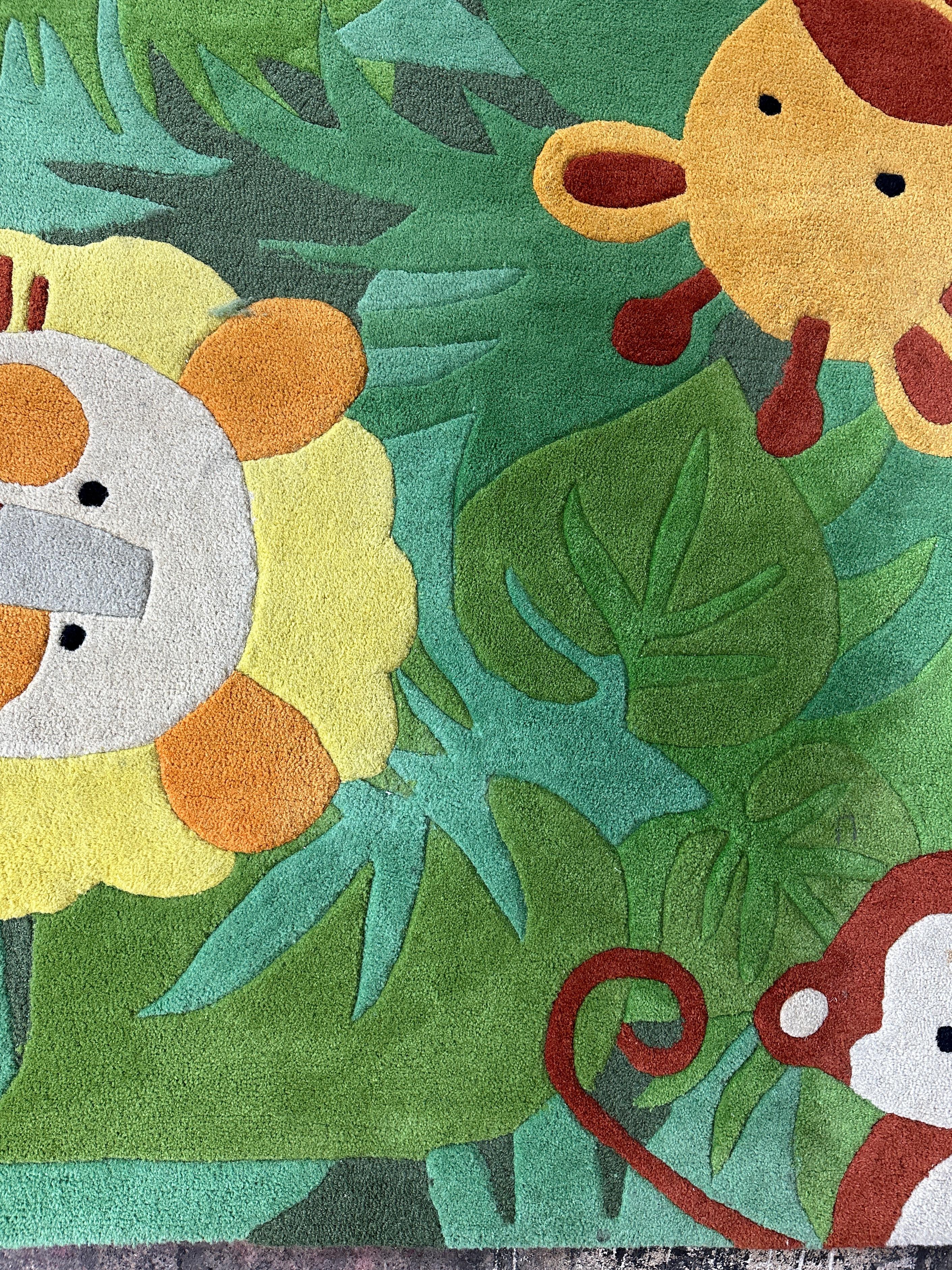 Naive Dschungeltiere Grüner Wollteppich für Kinderzimmer (21. Jahrhundert und zeitgenössisch) im Angebot