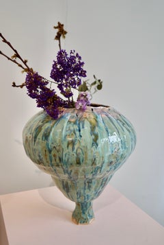 Vase en grès vert Jungling par Hania Jneid