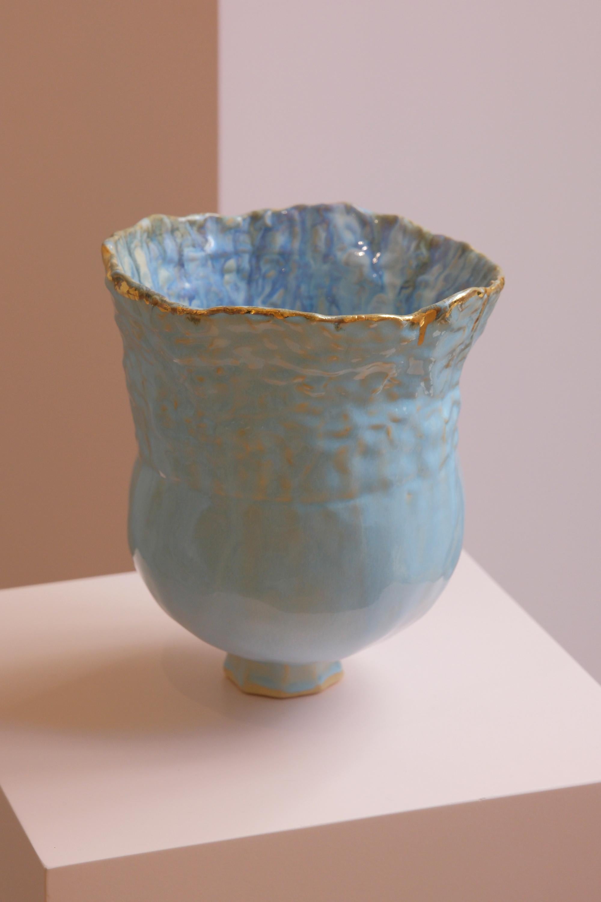 Spagnolo Vaso in gres laccato blu Design unico dell'artista e designer Hania Jneid in vendita