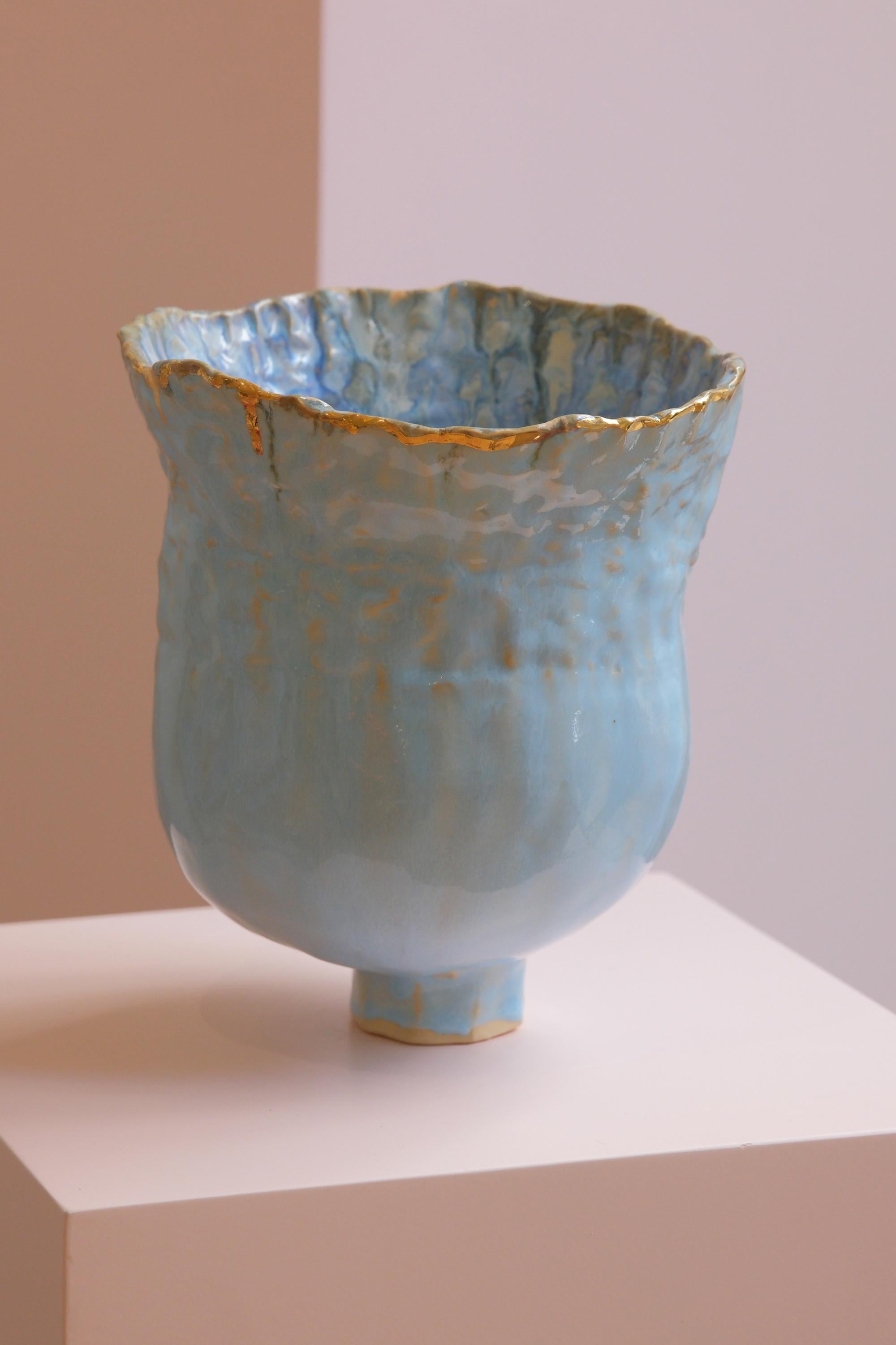 Vaso in gres laccato blu Design unico dell'artista e designer Hania Jneid In condizioni Nuovo in vendita a BARCELONA, ES