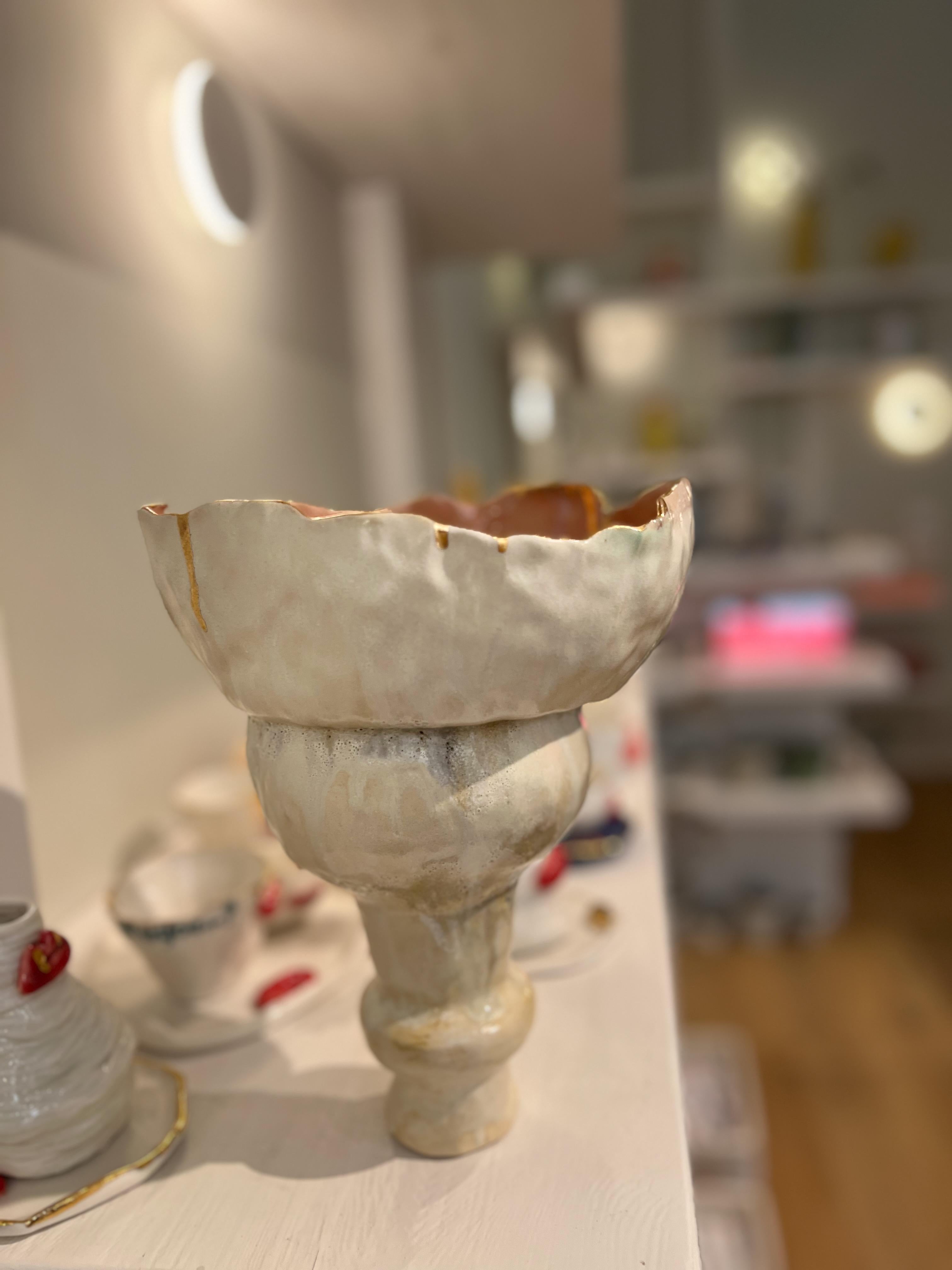 Spagnolo Naive n. 4 in beige, bianco e corallo di Hania Jneid in vendita