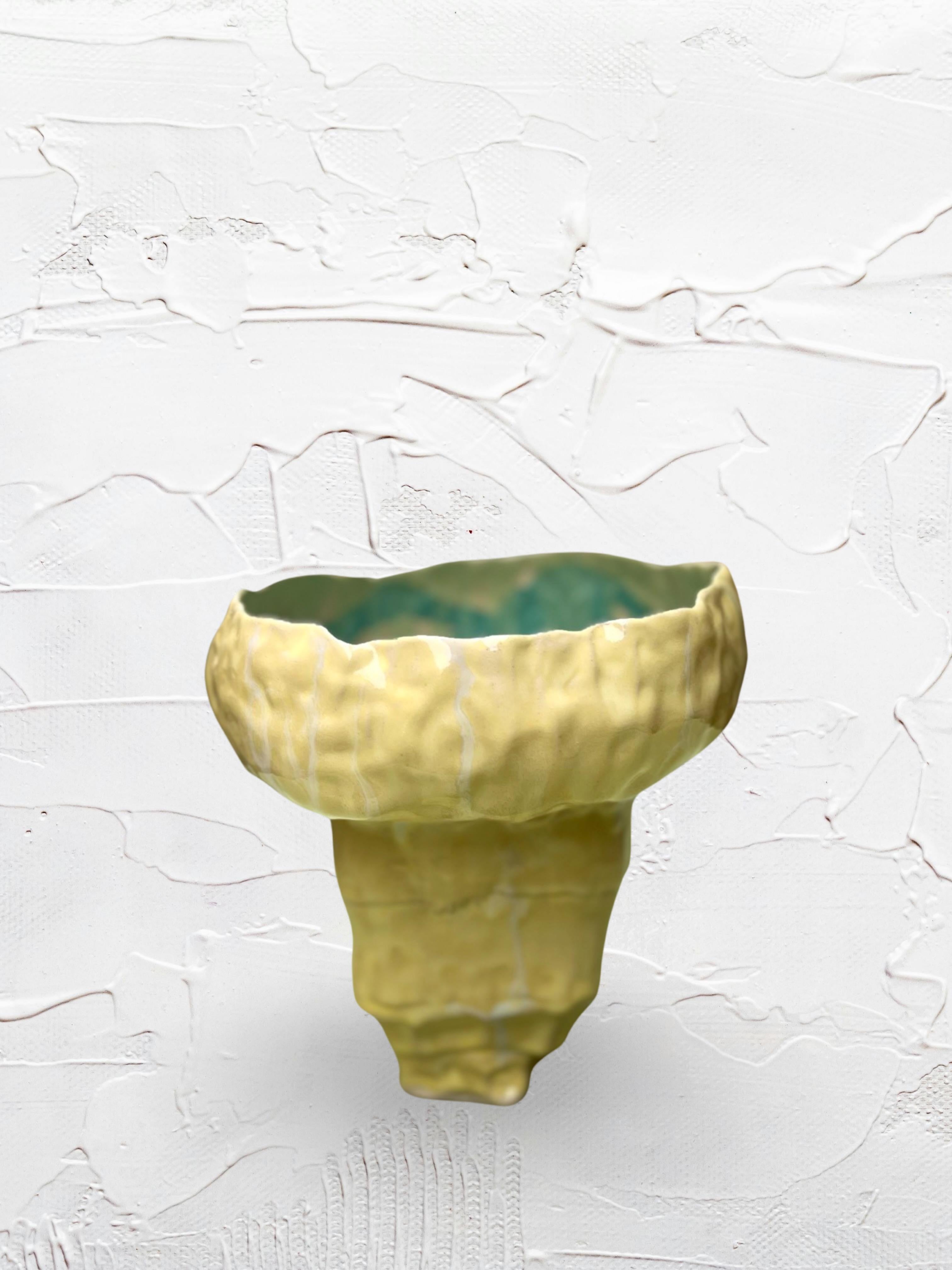 Organico moderno Naive n. 5 con interno giallo e verde  da Hania Jneid in vendita