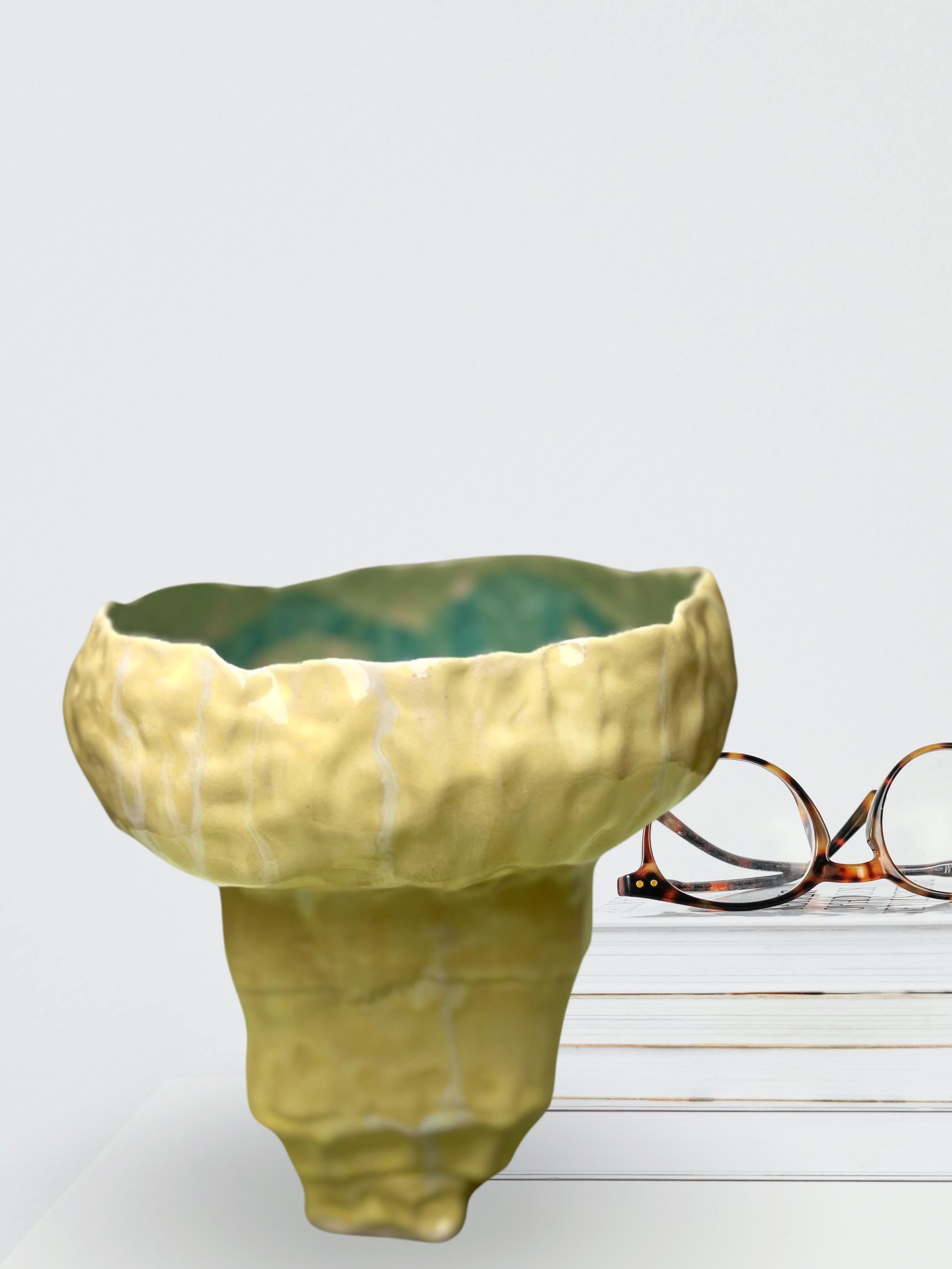 Spagnolo Naive n. 5 con interno giallo e verde  da Hania Jneid in vendita