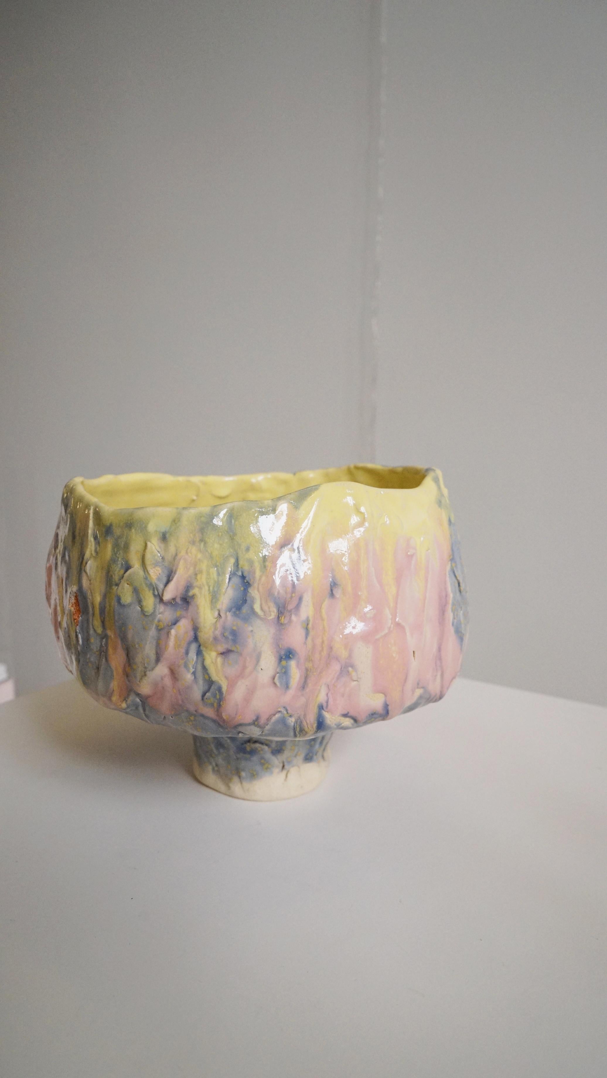Dipinto a mano Vaso in gres in colori pastello in stile moderno in vendita
