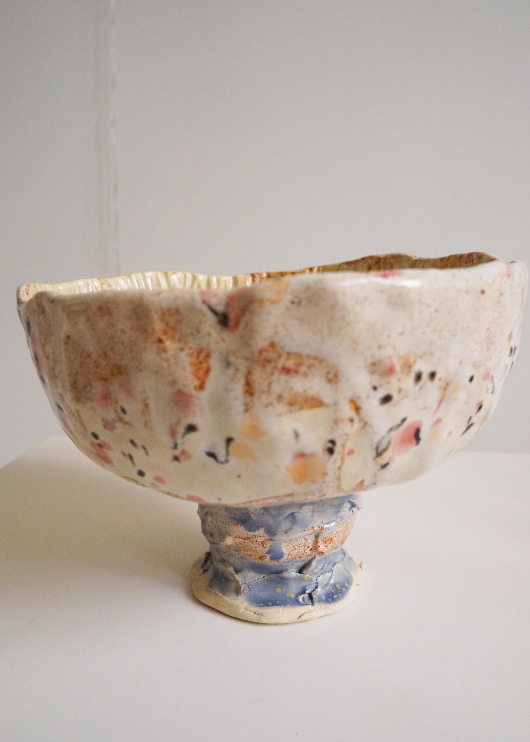 Vaso in gres color terra in stile naif dell'artista e designer Hania Jneid in vendita 5
