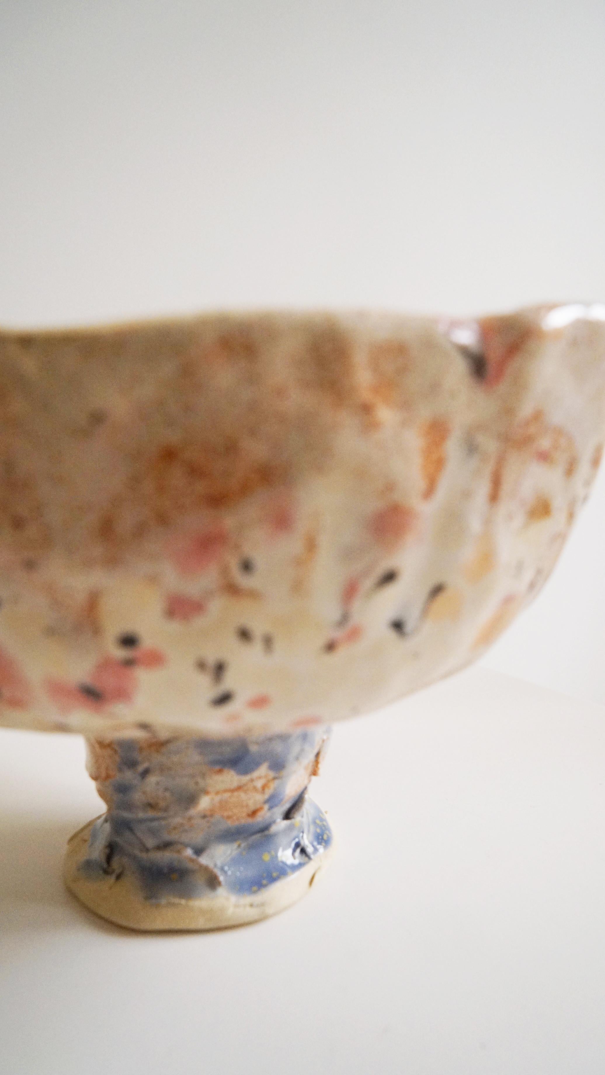 Vaso in gres color terra in stile naif dell'artista e designer Hania Jneid in vendita 6