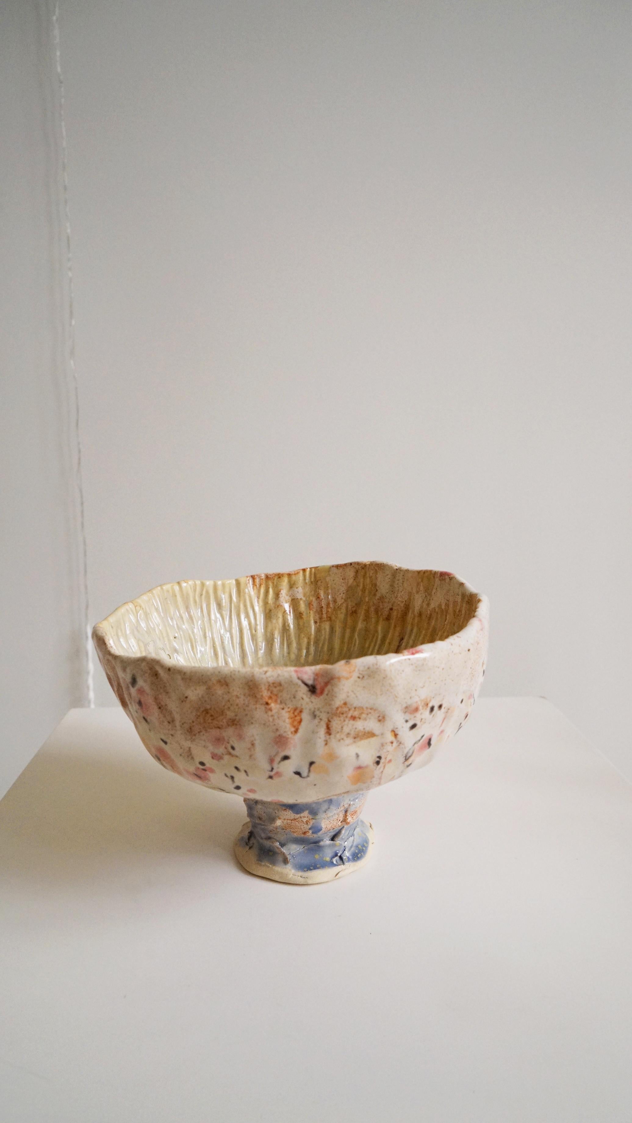 Spagnolo Vaso in gres color terra in stile naif dell'artista e designer Hania Jneid in vendita