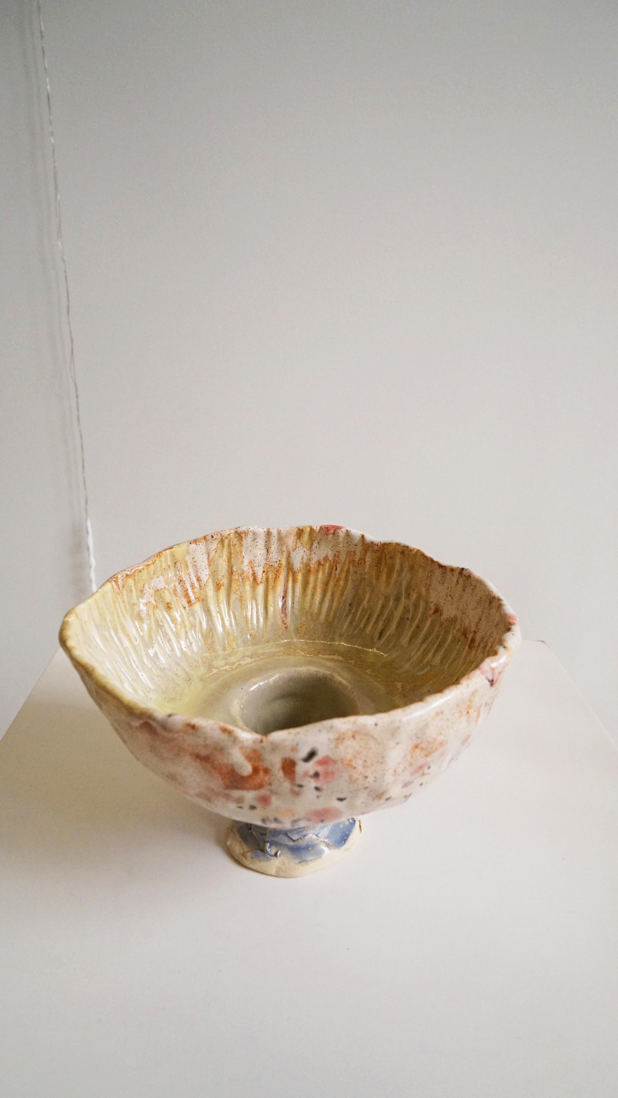 Fatto a mano Vaso in gres color terra in stile naif dell'artista e designer Hania Jneid in vendita