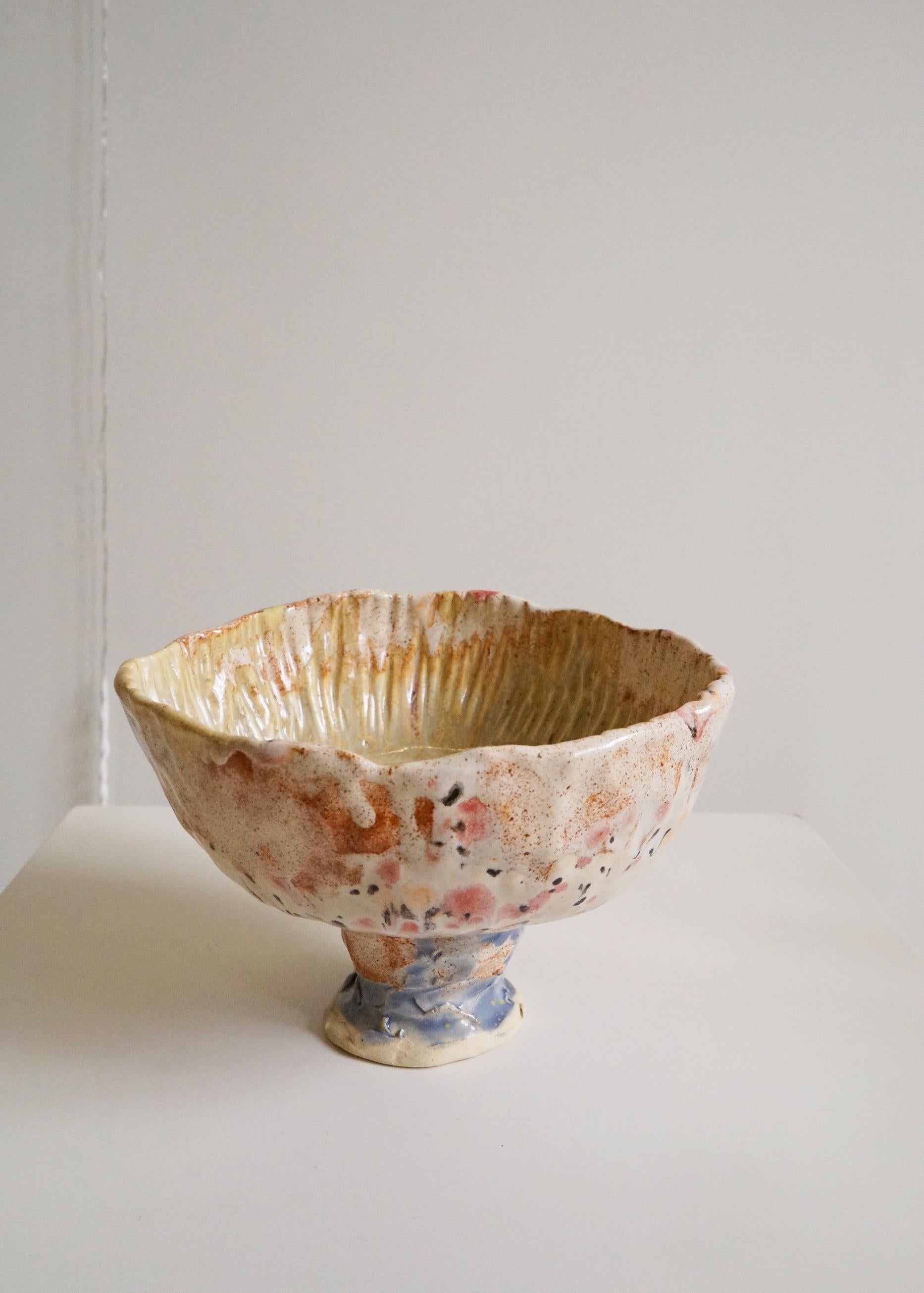 Vaso in gres color terra in stile naif dell'artista e designer Hania Jneid In condizioni Nuovo in vendita a BARCELONA, ES