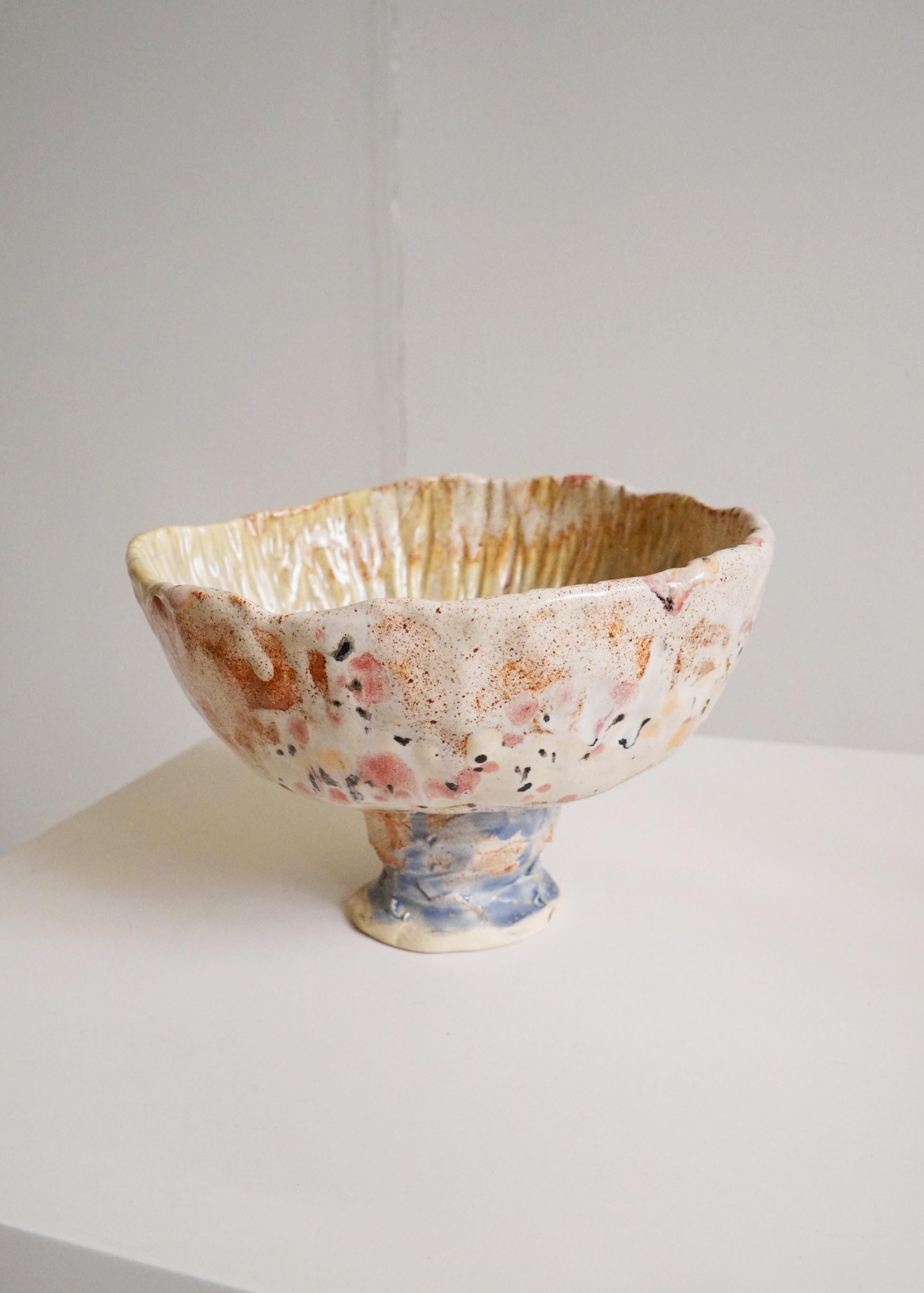 Grès porcellanato Vaso in gres color terra in stile naif dell'artista e designer Hania Jneid in vendita