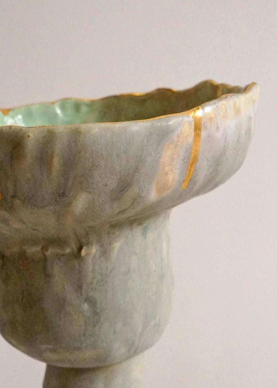 Intagliato a mano Gres Verde Menta Naive Unico  Vessel di Hania Jneid in vendita