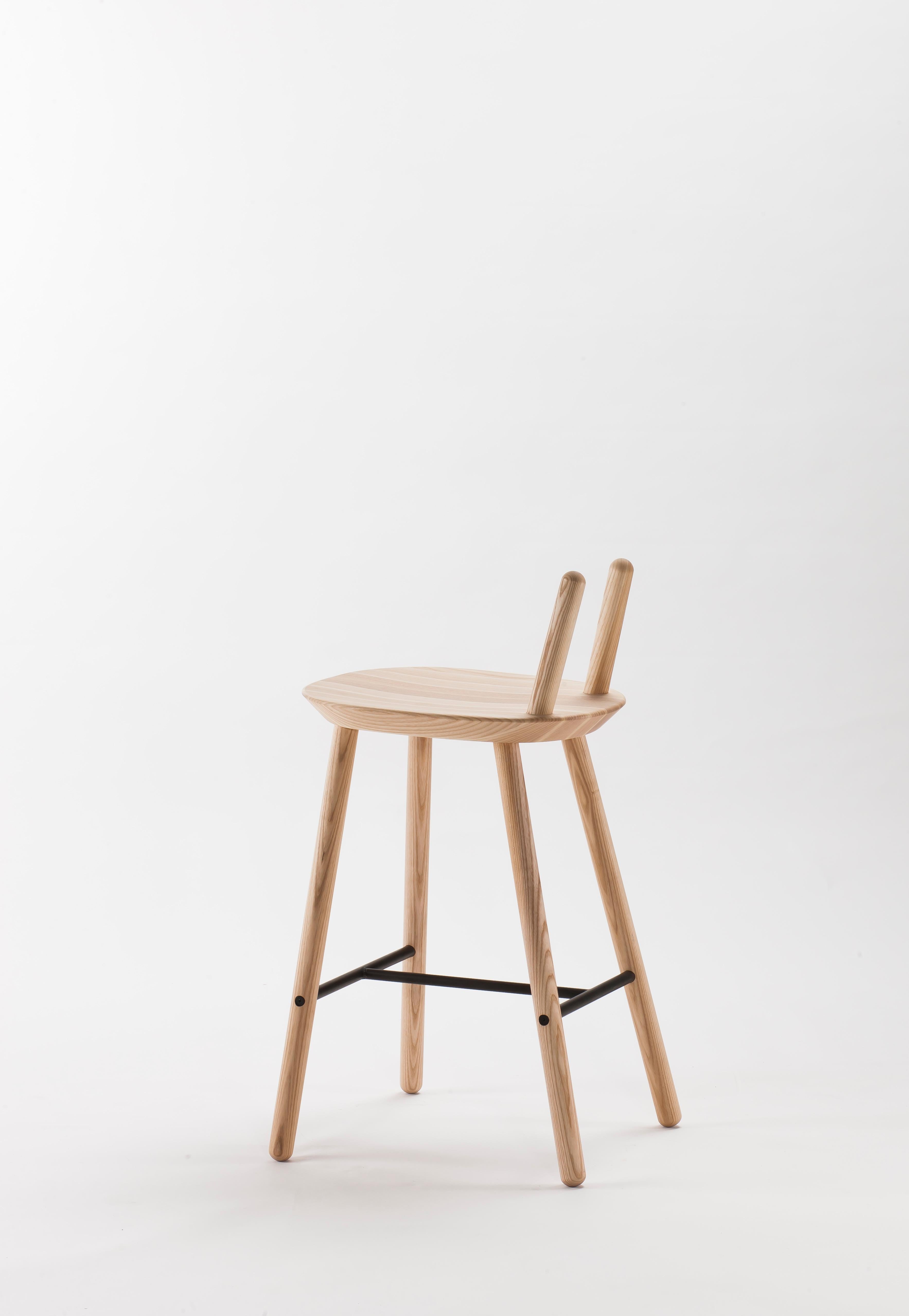 The Naïve semi bar stools stand out with their unique and recognizable character. A carved seat with a minimal backrest makes it comfortable enough for a long chat between friends, while durable steel footrest suits both home and public use.