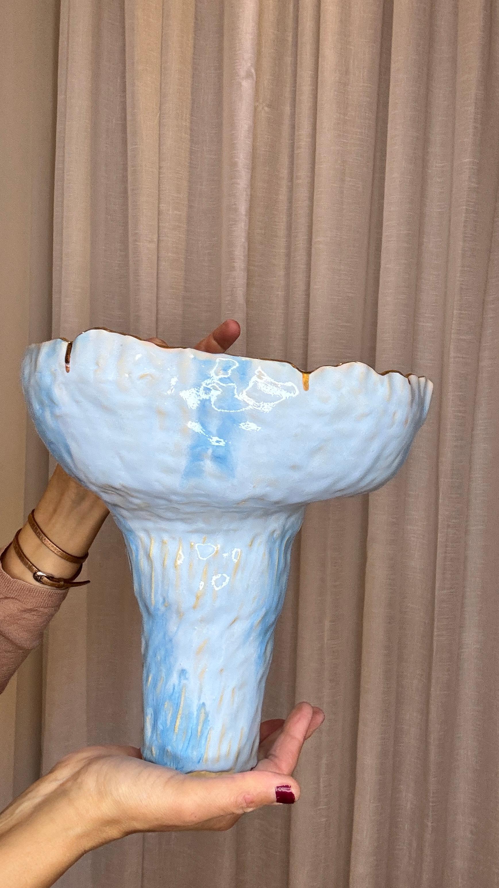 Vaso Naive in gres blu n. 1 dell'artista-designer Hania Jneid in vendita 6