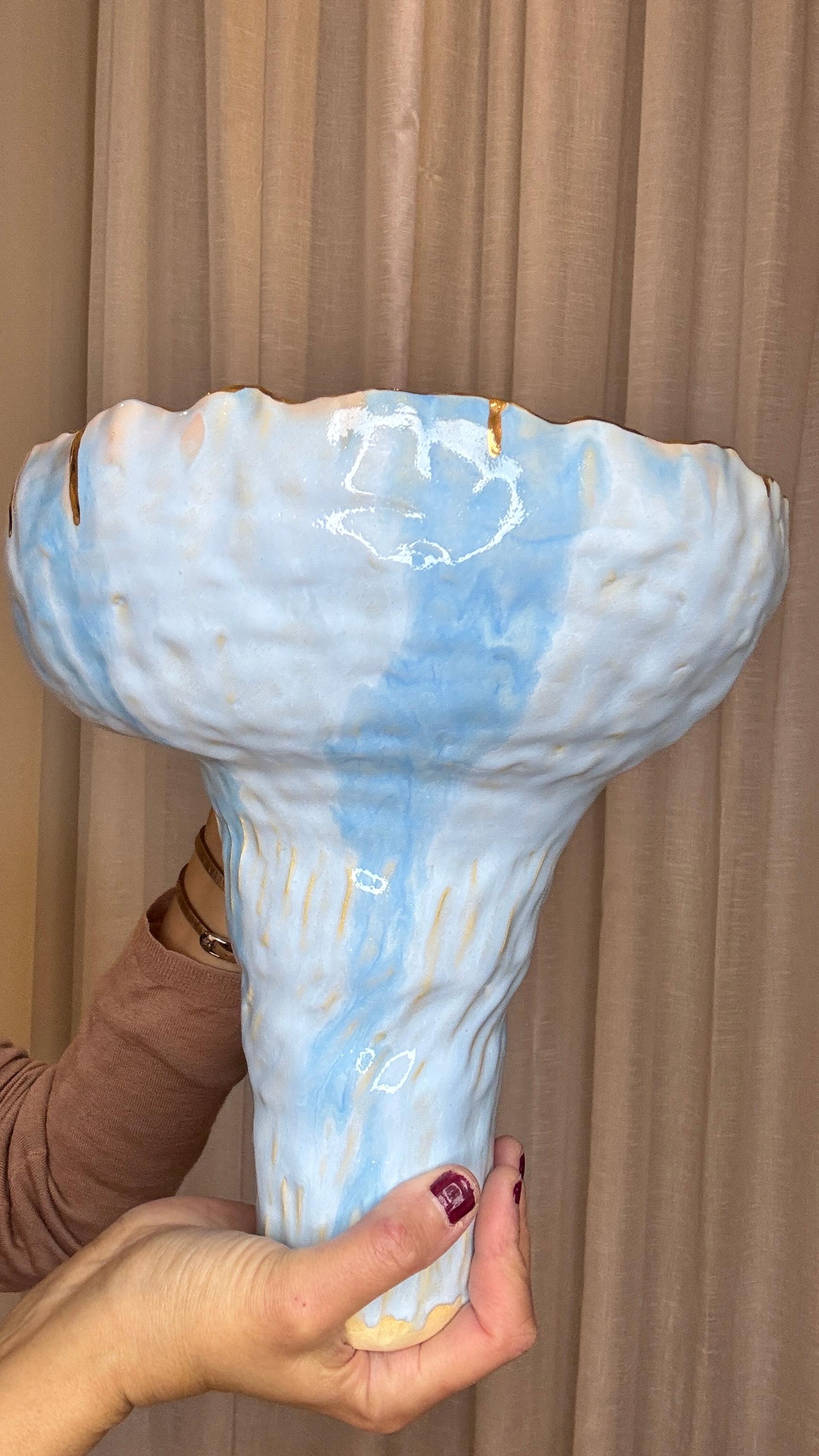 Vaso Naive in gres blu n. 1 dell'artista-designer Hania Jneid in vendita 8