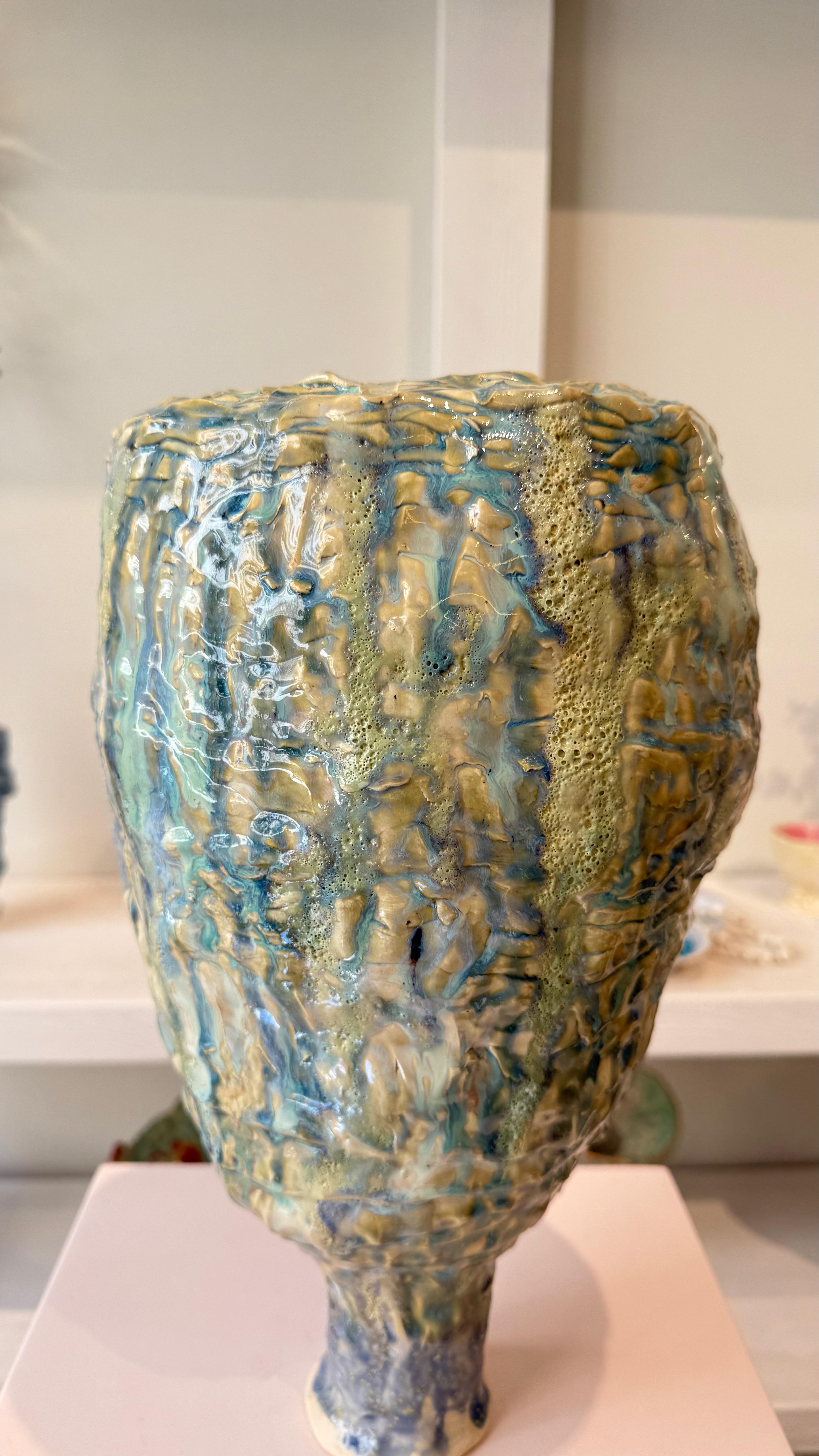 Vasija ingenua Tierra Morena de gres by Hania Jneid Hecho a mano en venta
