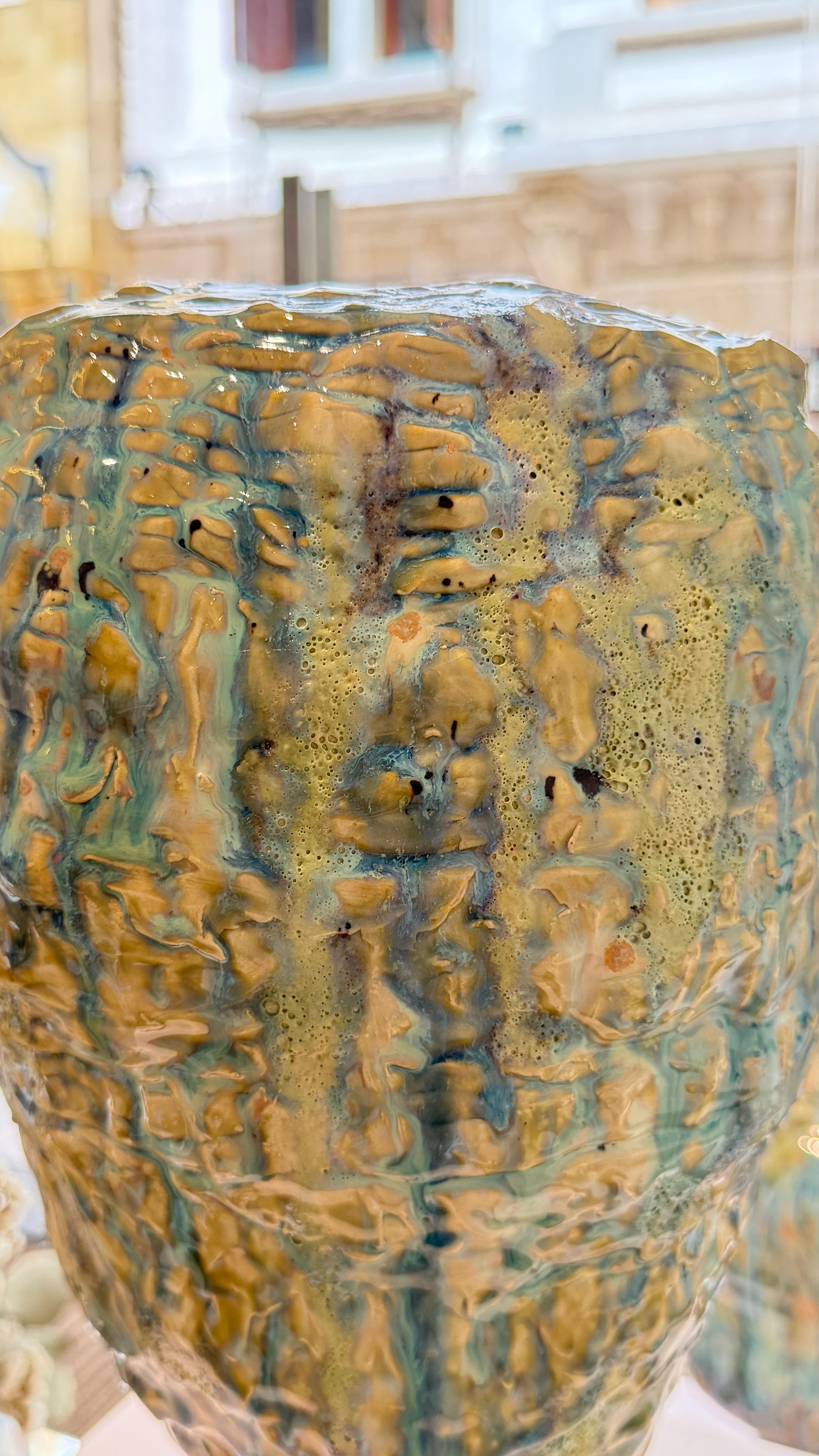 Vasija ingenua Tierra Morena de gres by Hania Jneid Siglo XXI y contemporáneo en venta