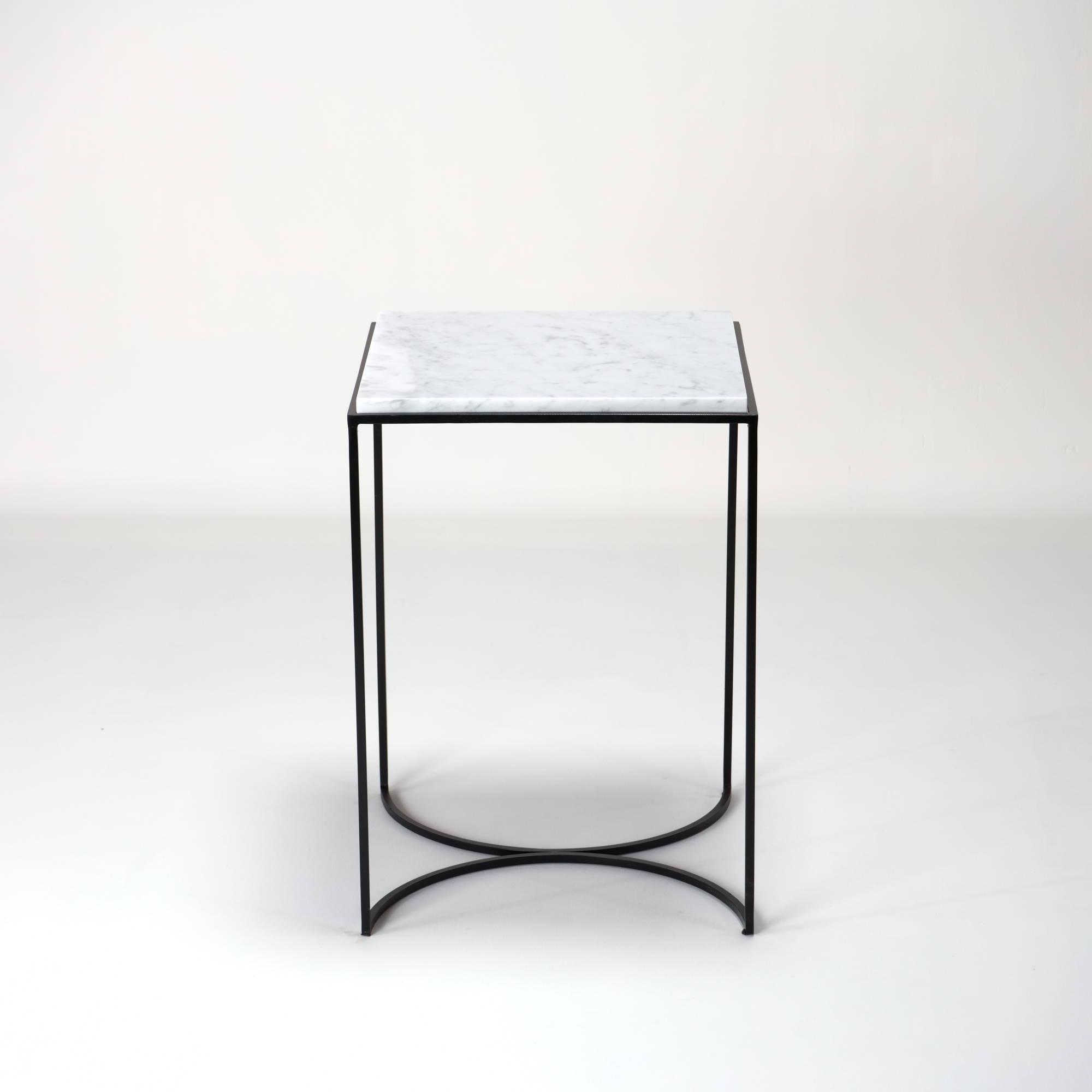 NaiveE’s side table embodies the spirit of a stylized cartoon. Based on the viewer’s perspective NaiveE’s legs animate into different poses, yet it stands still.

NaiveE is a playful object on which you can easily create a platonic connection