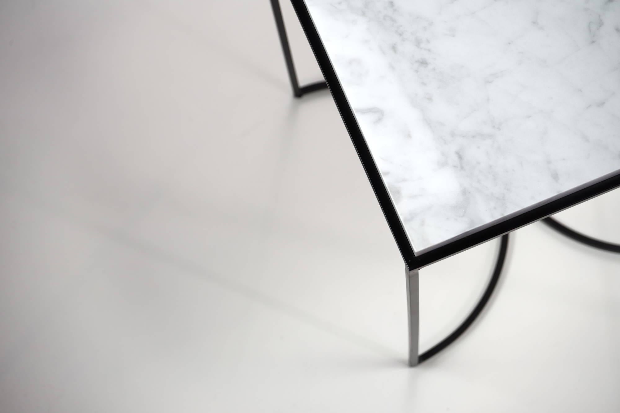 Minimalist NaiveE - Carrara Marble Side Table For Sale