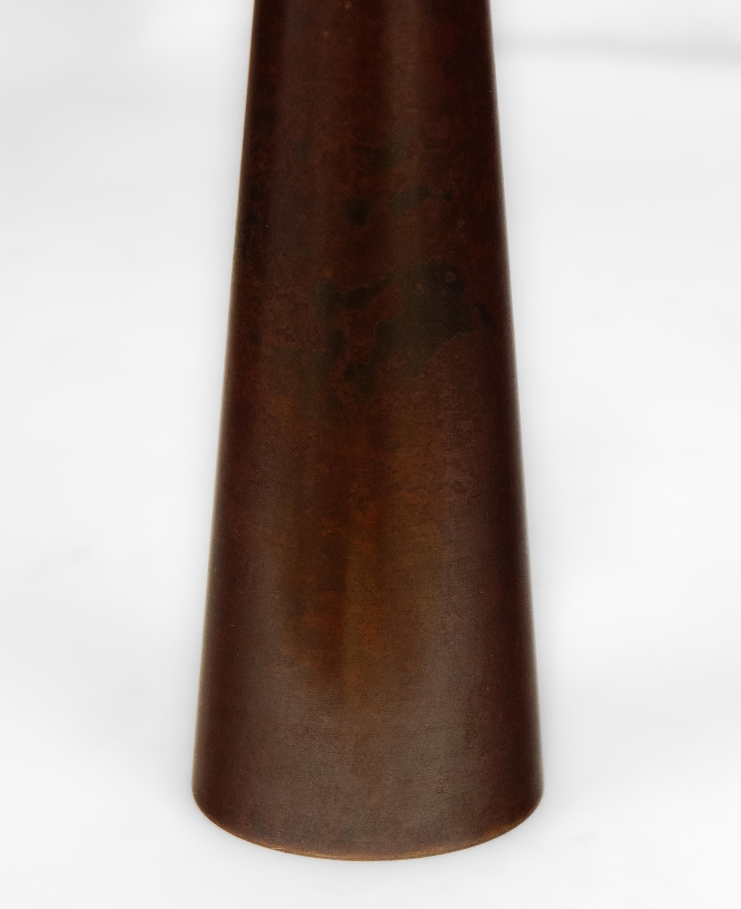 Nakajima Yasumi II Showa Period Bronze Vase In Good Condition For Sale In Norwich, GB