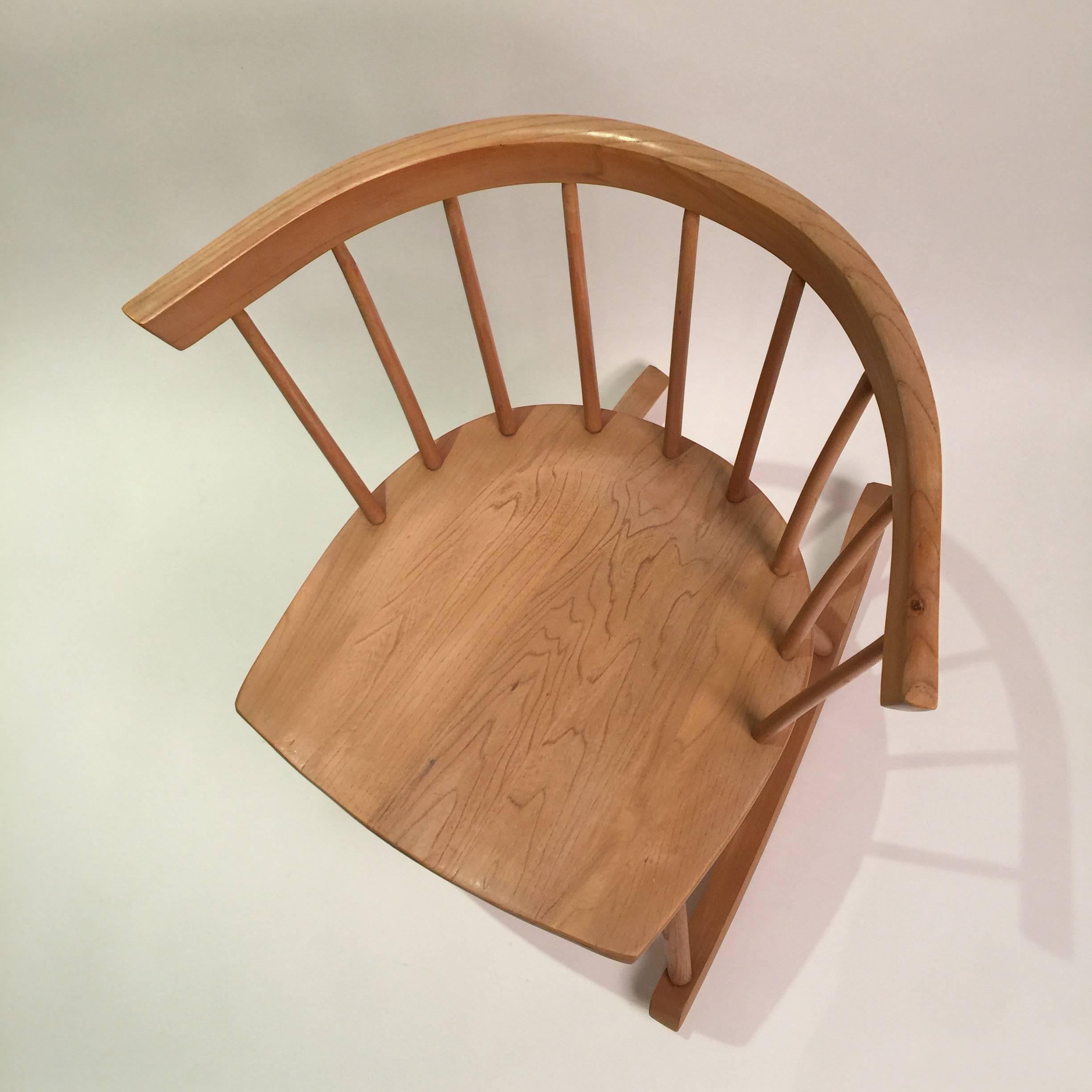 George Nakashima straight rocking chair produced in the United Kingdom by Ercol and sold by Knoll. Classic windsor style echoing McCobb and Nakashima designs.
 