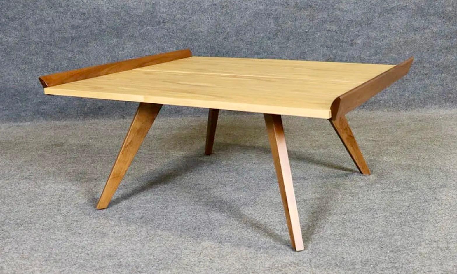 Mid-Century Modern Table à pieds évasés Nakashima en vente