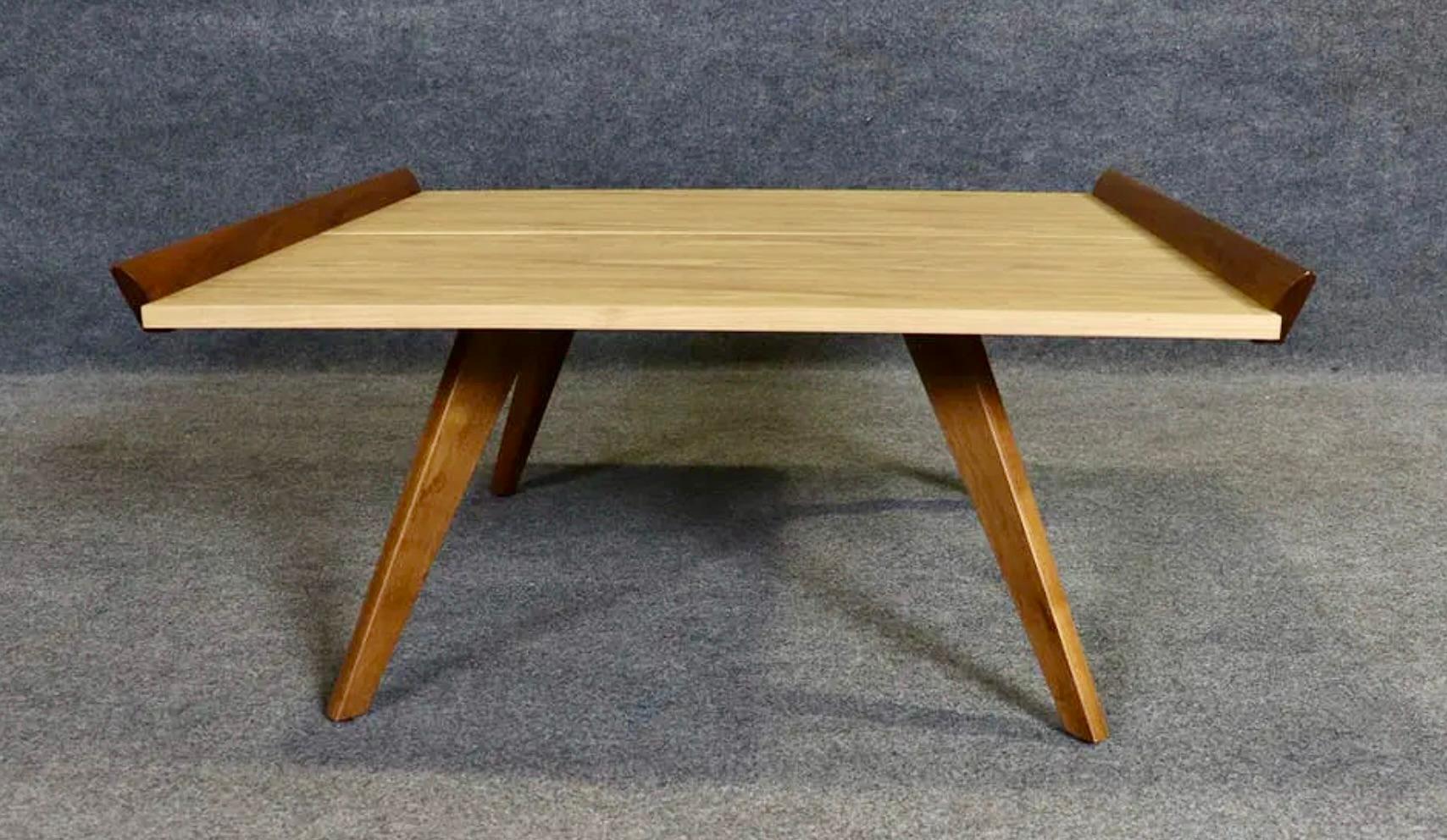 Table à pieds évasés Nakashima Bon état - En vente à Brooklyn, NY