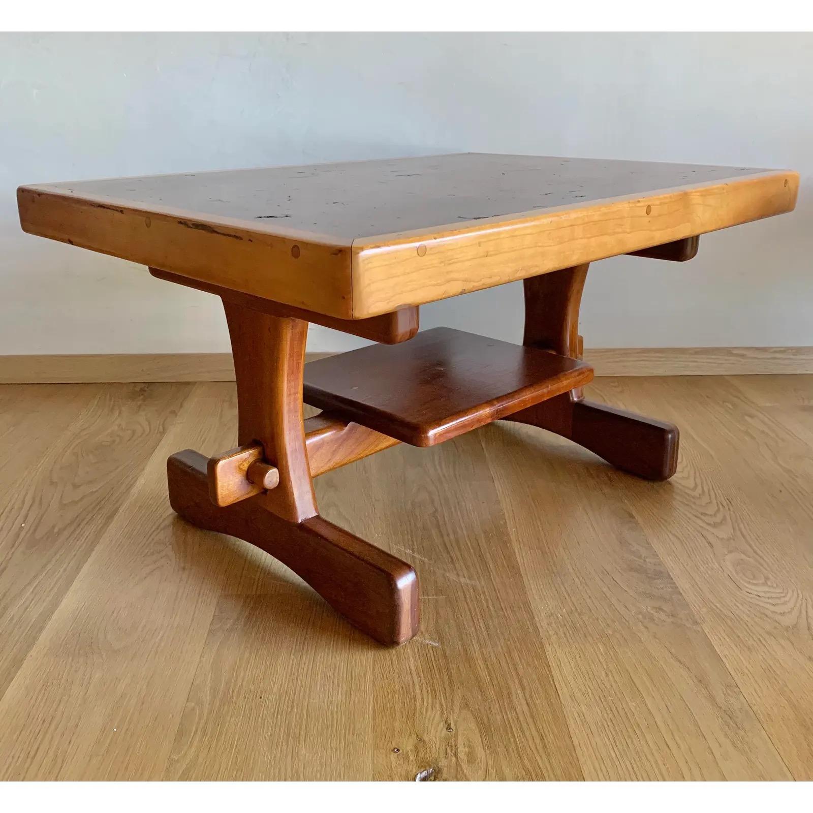 American Craftsman Paire de tables à tréteaux American Craft de style Nakashima en bois rouge massif et acajou en vente