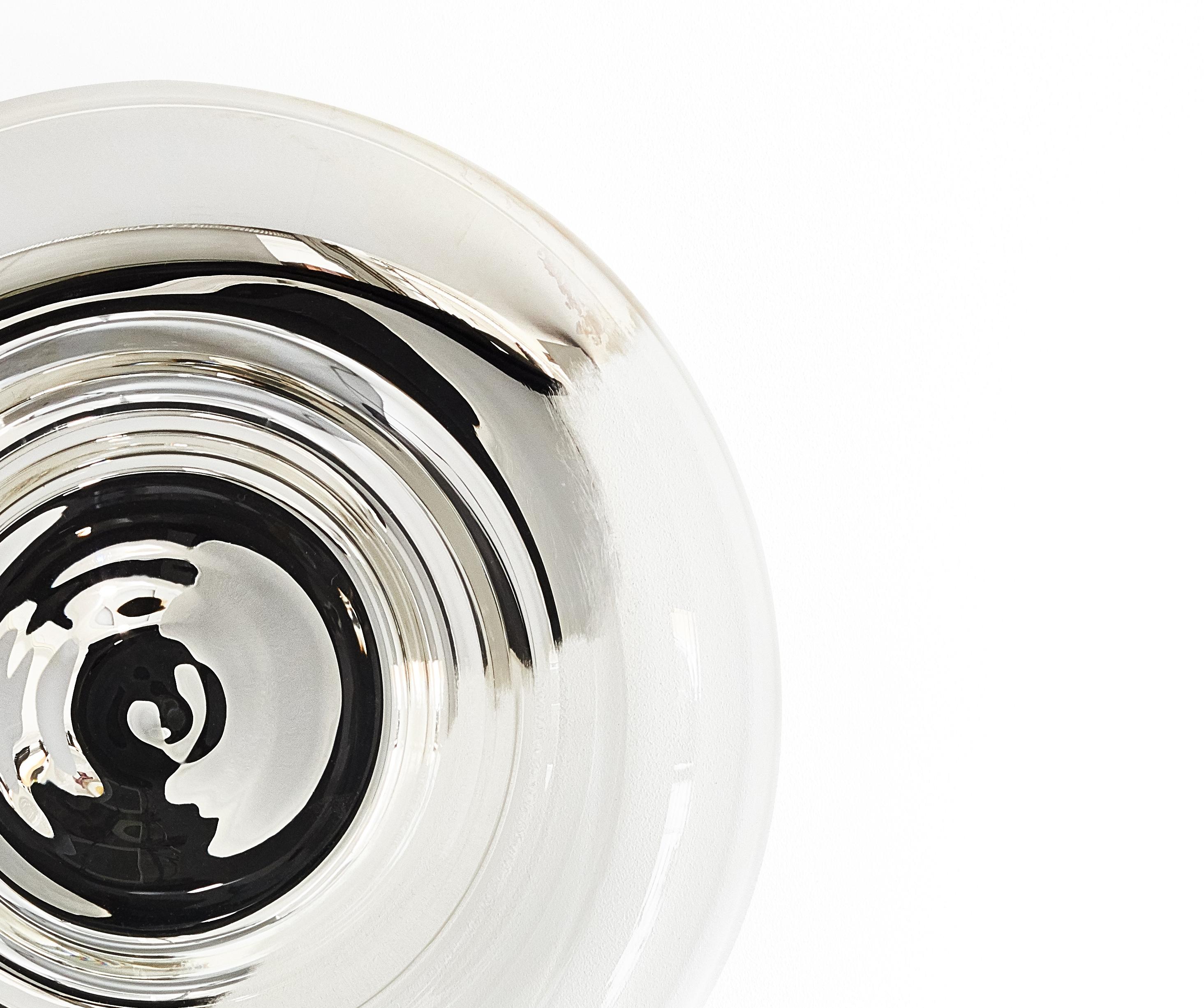 NÄKKI. Miroir mural verre soufflé w. Argent plaqué fait à la main par Sanna Völker en vente 3