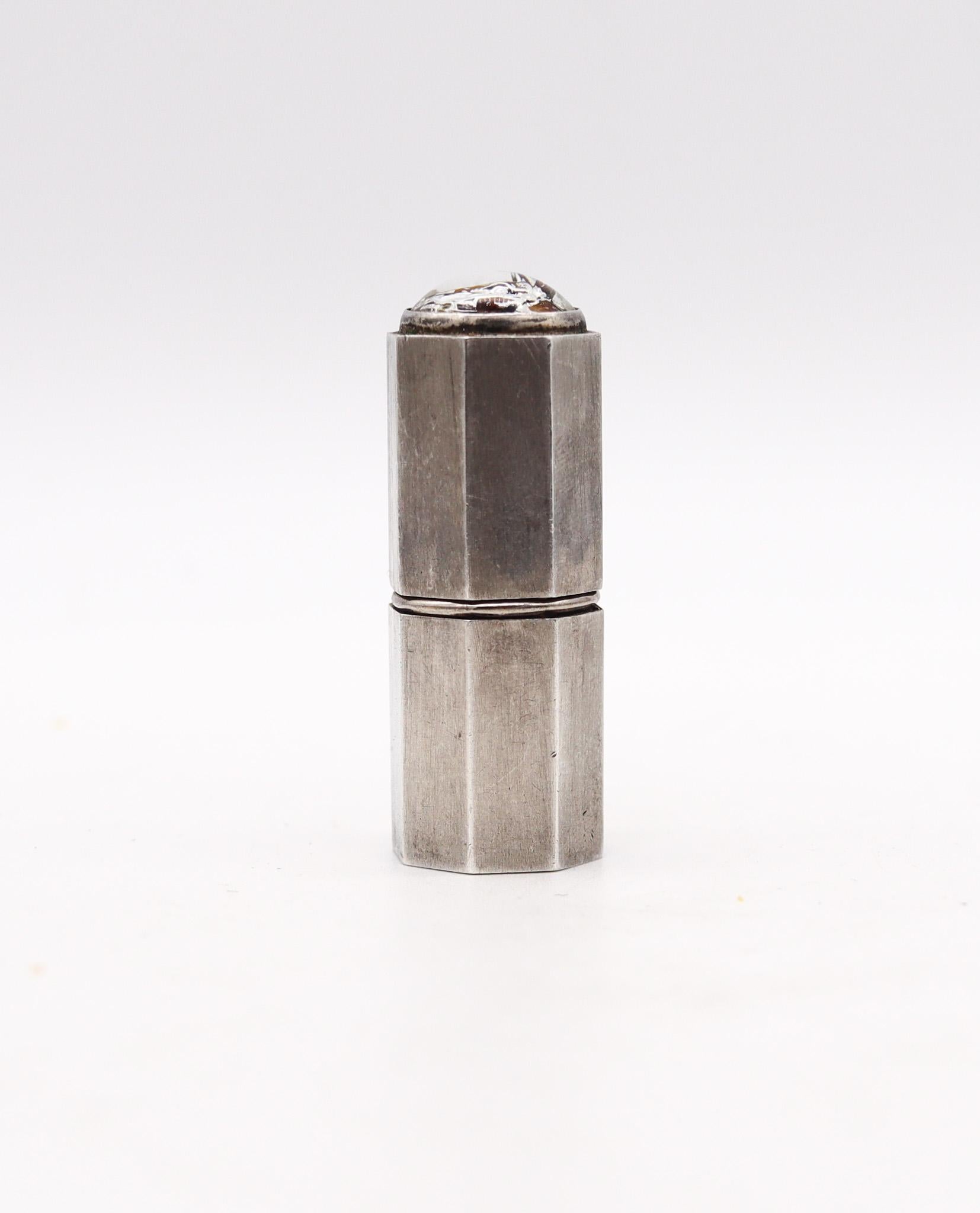 An art deco petrol lighter designed by Naldun.

Very beautiful and useful petrol lighter, created in America by the Naldun Company, back in the 1930. It was crafted as a slider piece in the art deco style, with an octagonal shape in solid .925/.999