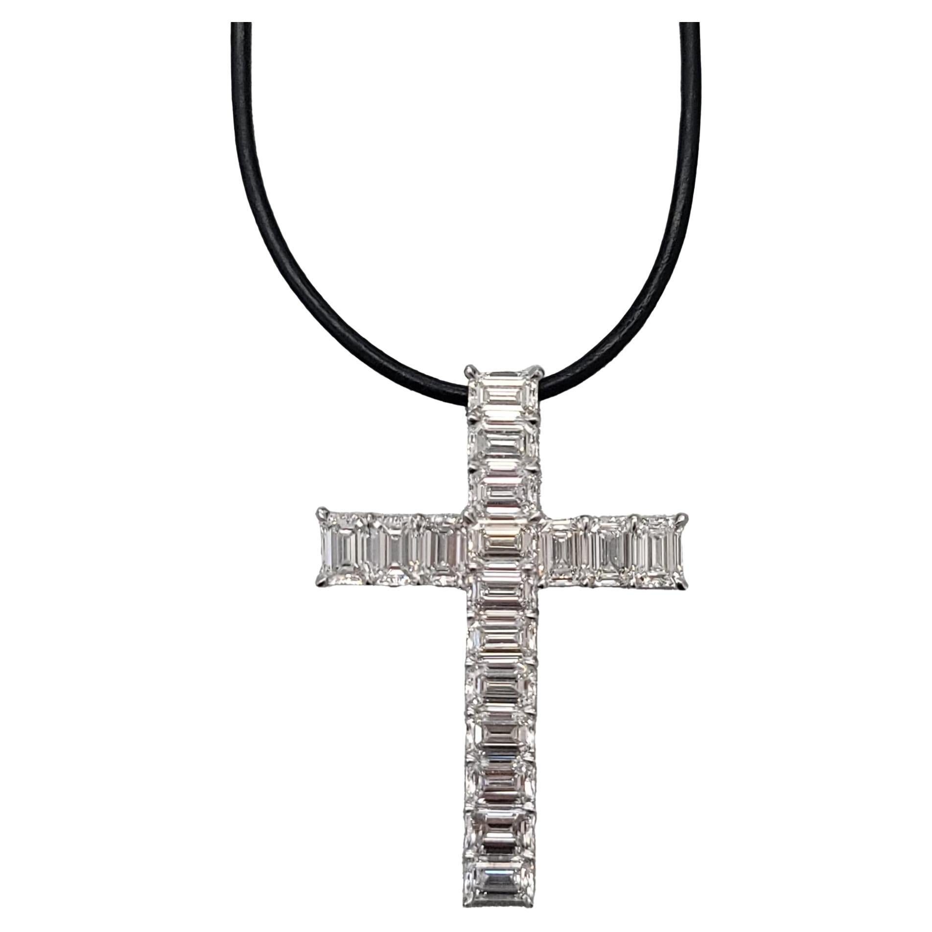 NALLY GIA Diamond and Platinum Cross