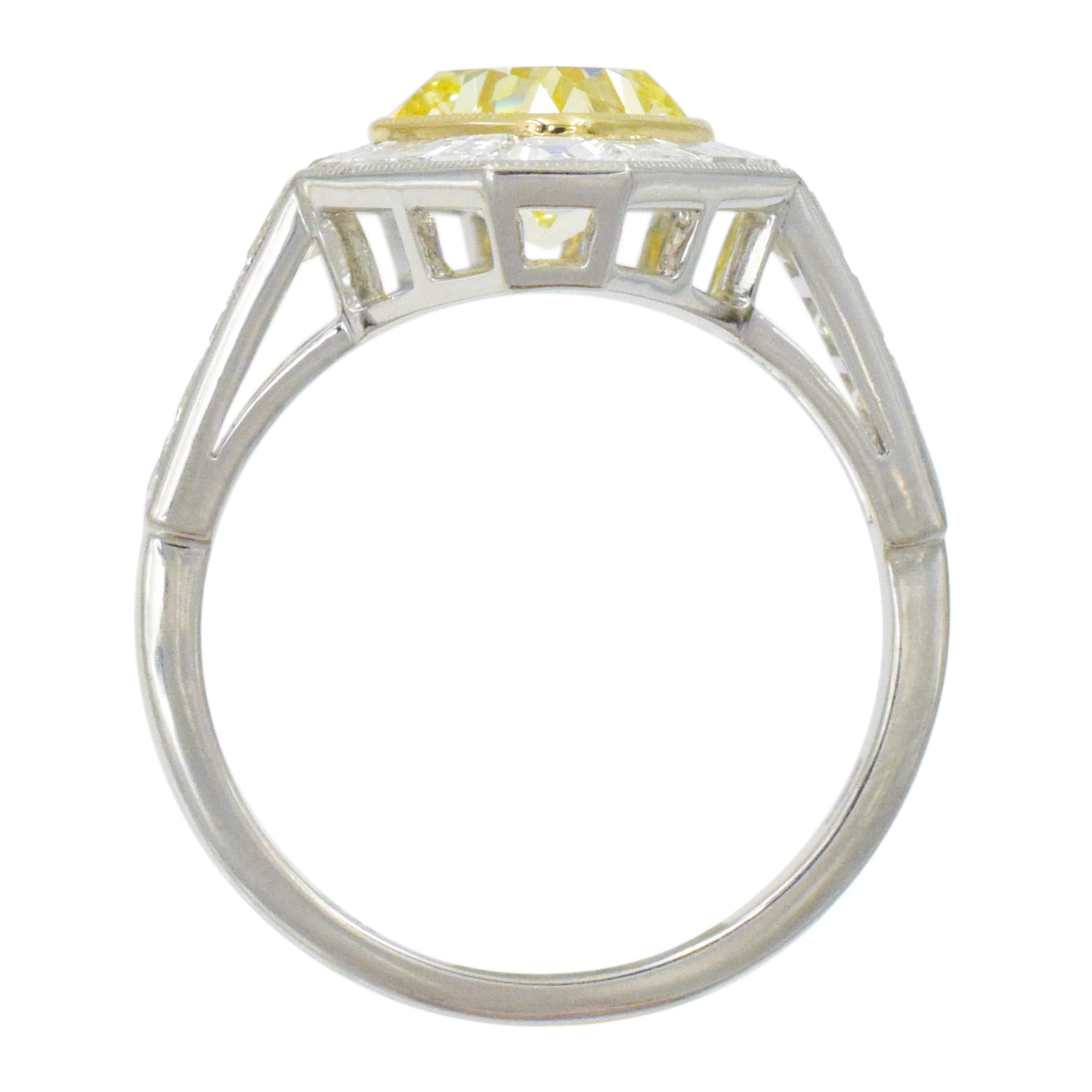 NALLY  Bague en diamant de couleur jaune fantaisie intense certifié GIA Excellent état - En vente à New York, NY