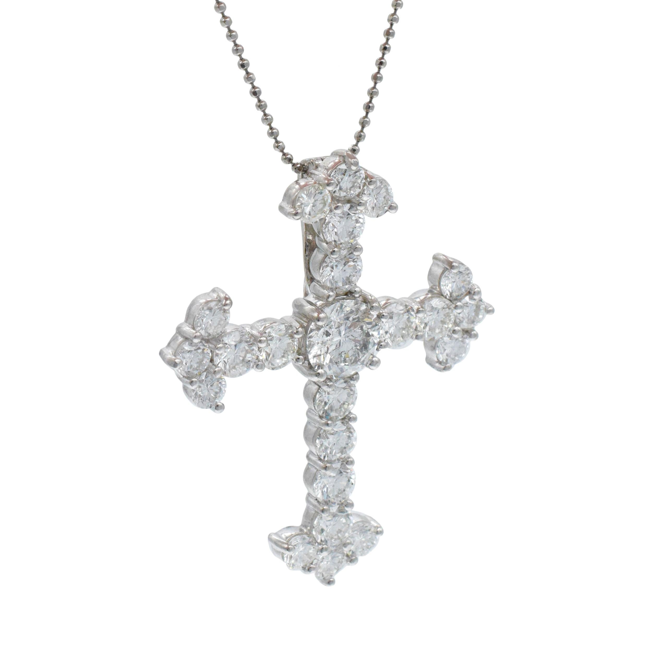 Taille ronde NALLY JEWELS Impressionnant  Pendentif croix en diamant en platine. en vente