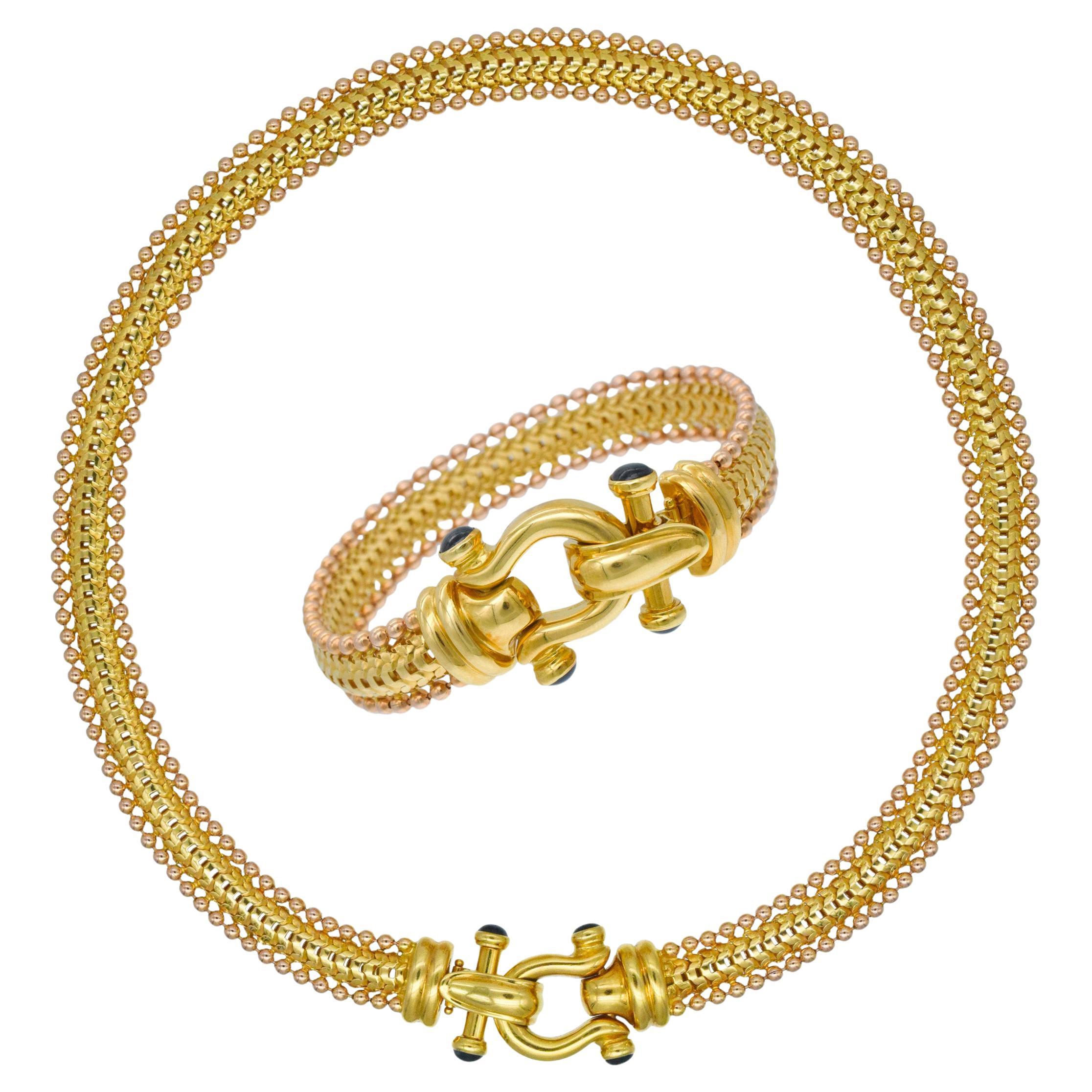 NALLY JEWELS Or bicolore   Suite de colliers et de bracelets avec des accents de saphir. en vente