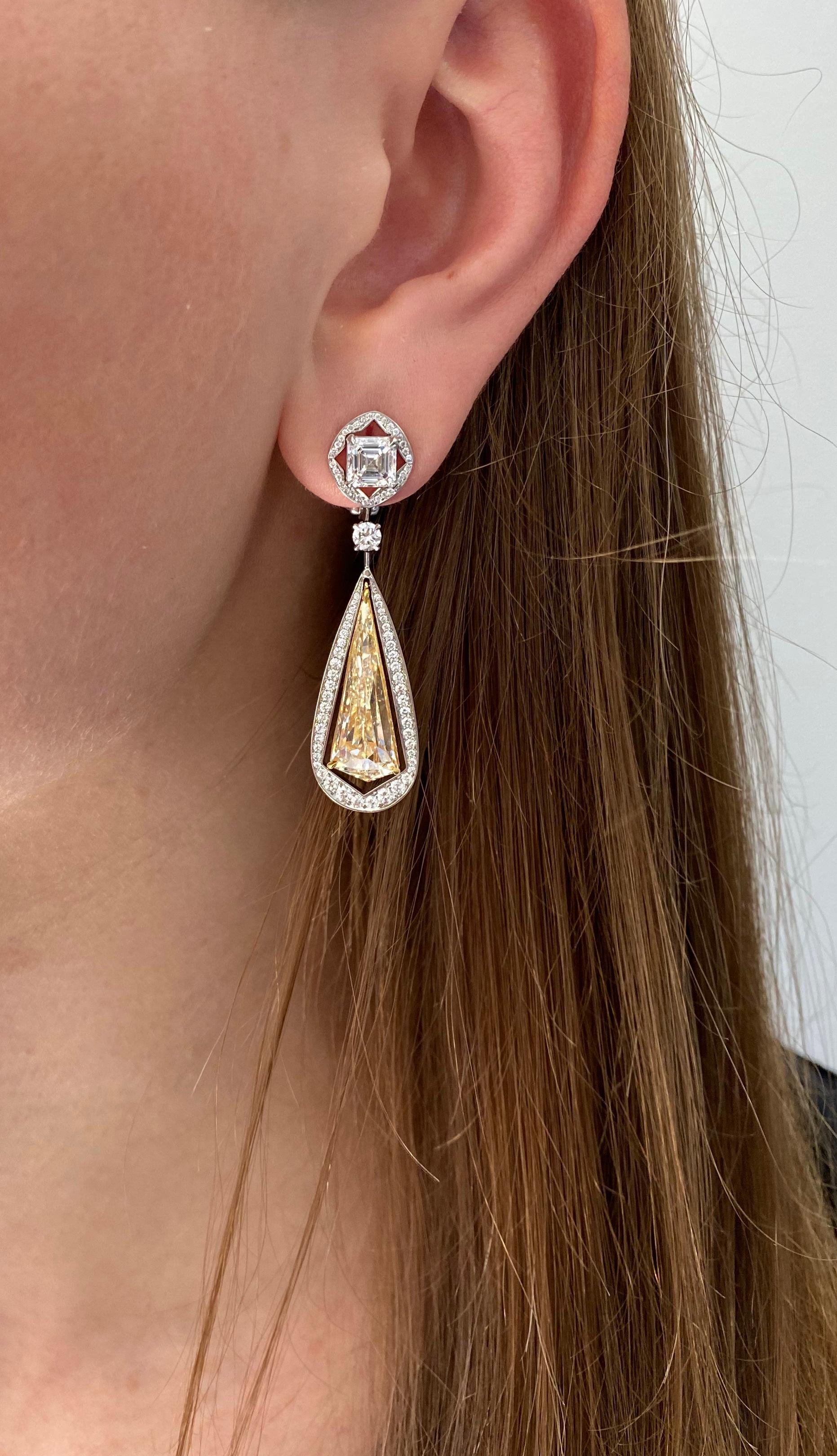NALLY Unique 10.49 Carat Fancy Yellow Diamond Gold Drop Earrings In New Condition For Sale In New York, NY
