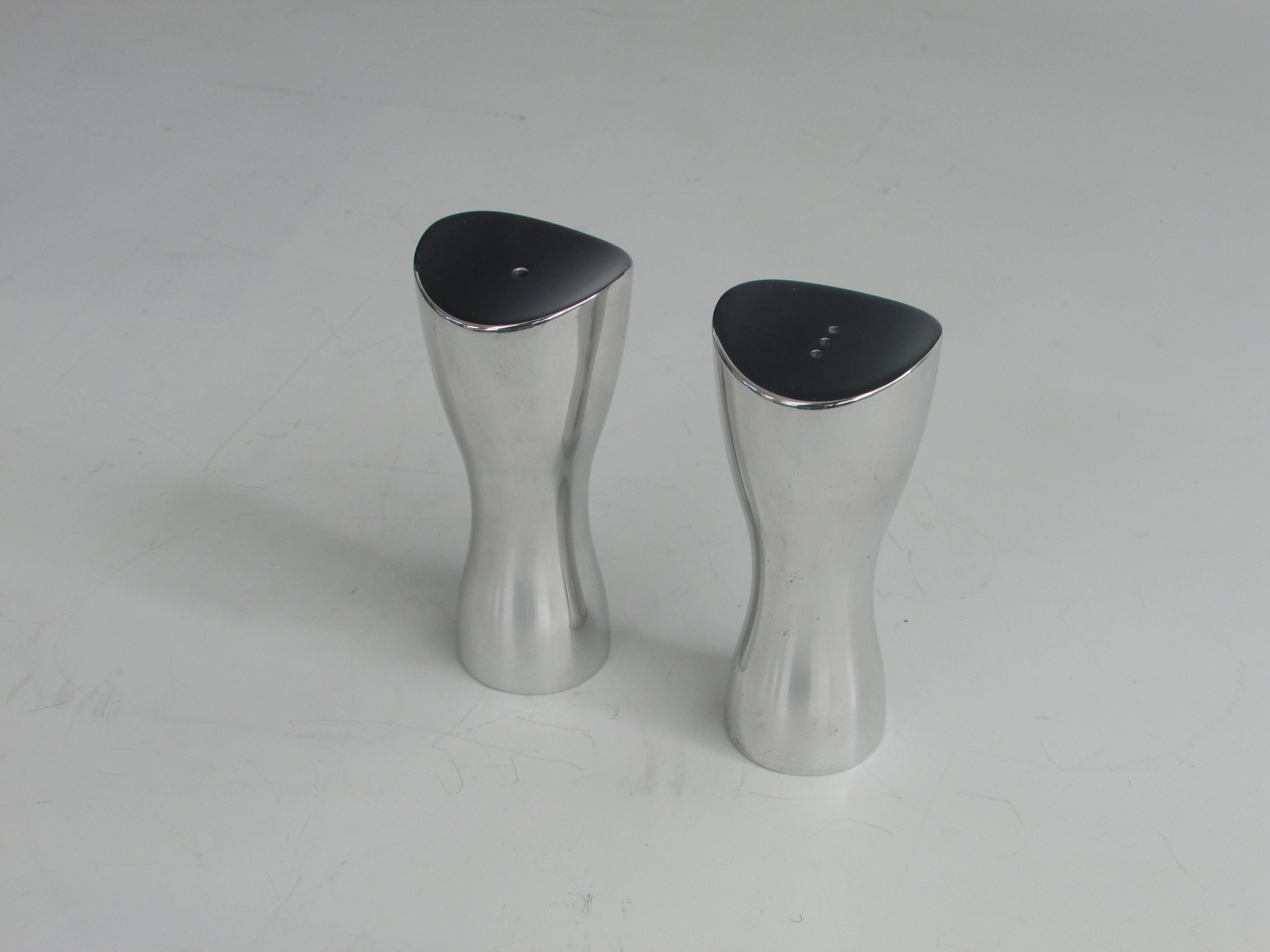 American Nambe Studio Polished Modernist Aluminum Salt Pepper Shakers For Sale