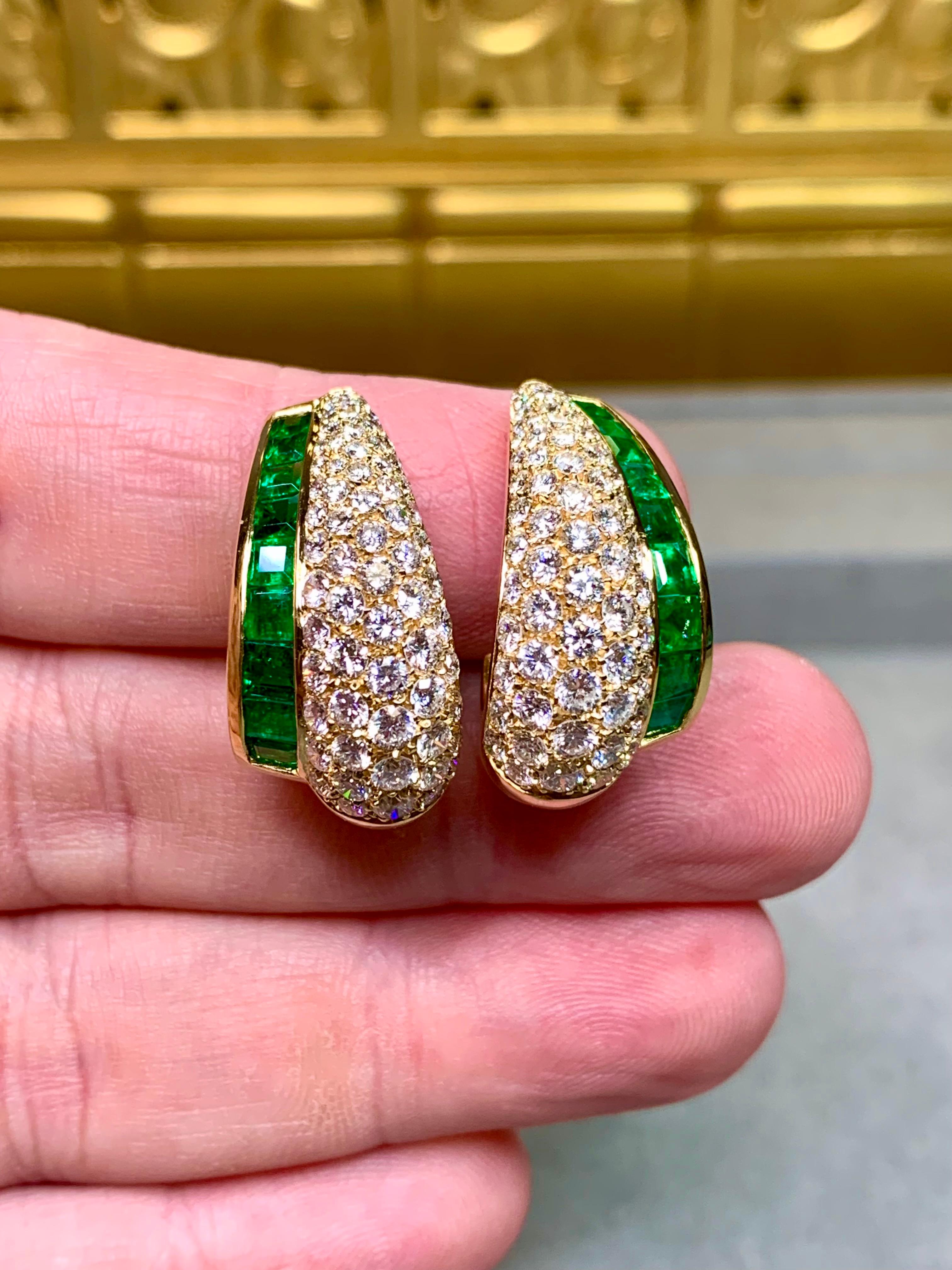 Namdar 18K Smaragd & Diamant Huggie Ohrringe - 4.50ct FG VS + 4ct Smaragde im Angebot 4