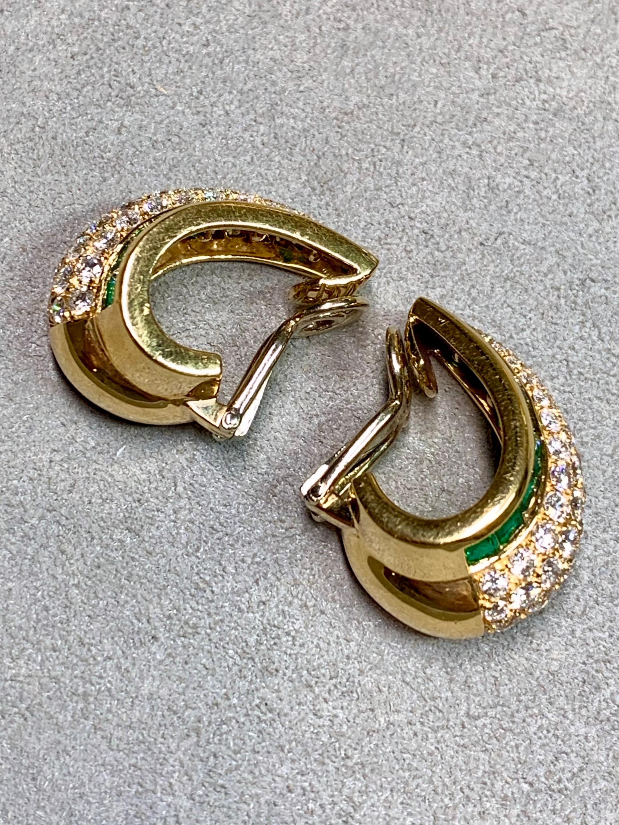 Namdar 18K Smaragd & Diamant Huggie Ohrringe - 4.50ct FG VS + 4ct Smaragde (Zeitgenössisch) im Angebot