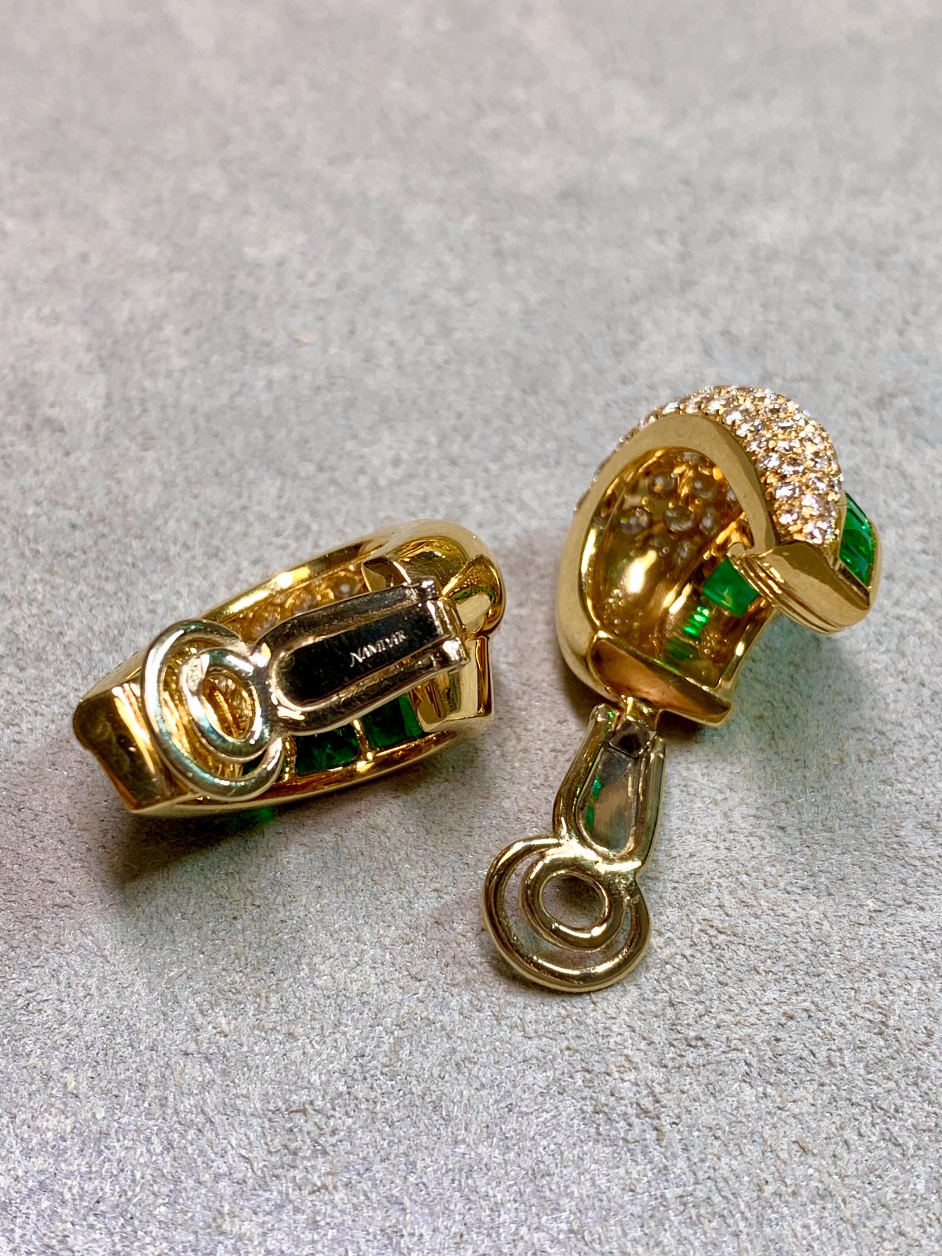 Namdar 18K Smaragd & Diamant Huggie Ohrringe - 4.50ct FG VS + 4ct Smaragde (Rundschliff) im Angebot