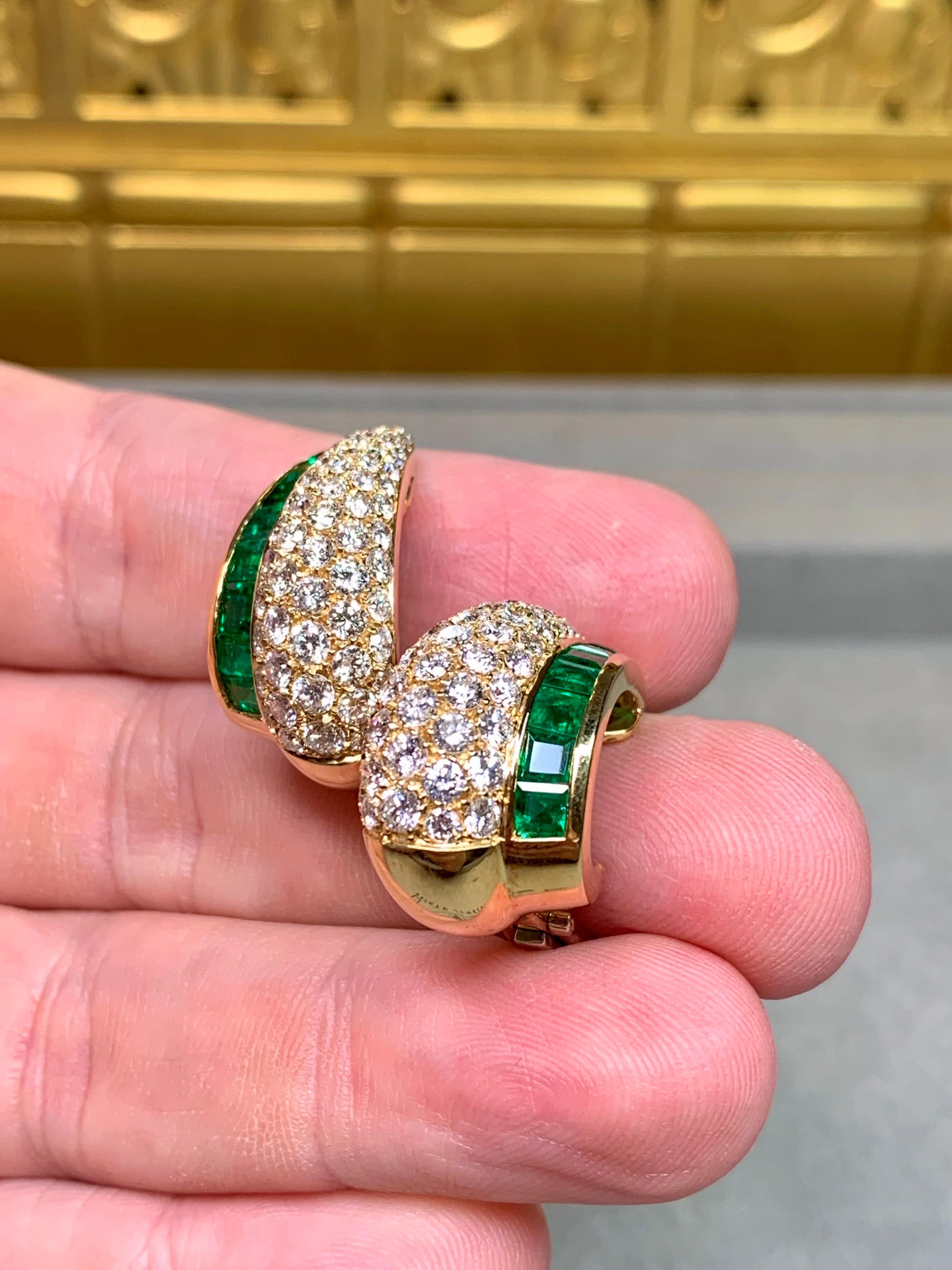 Namdar 18K Smaragd & Diamant Huggie Ohrringe - 4.50ct FG VS + 4ct Smaragde im Angebot 2